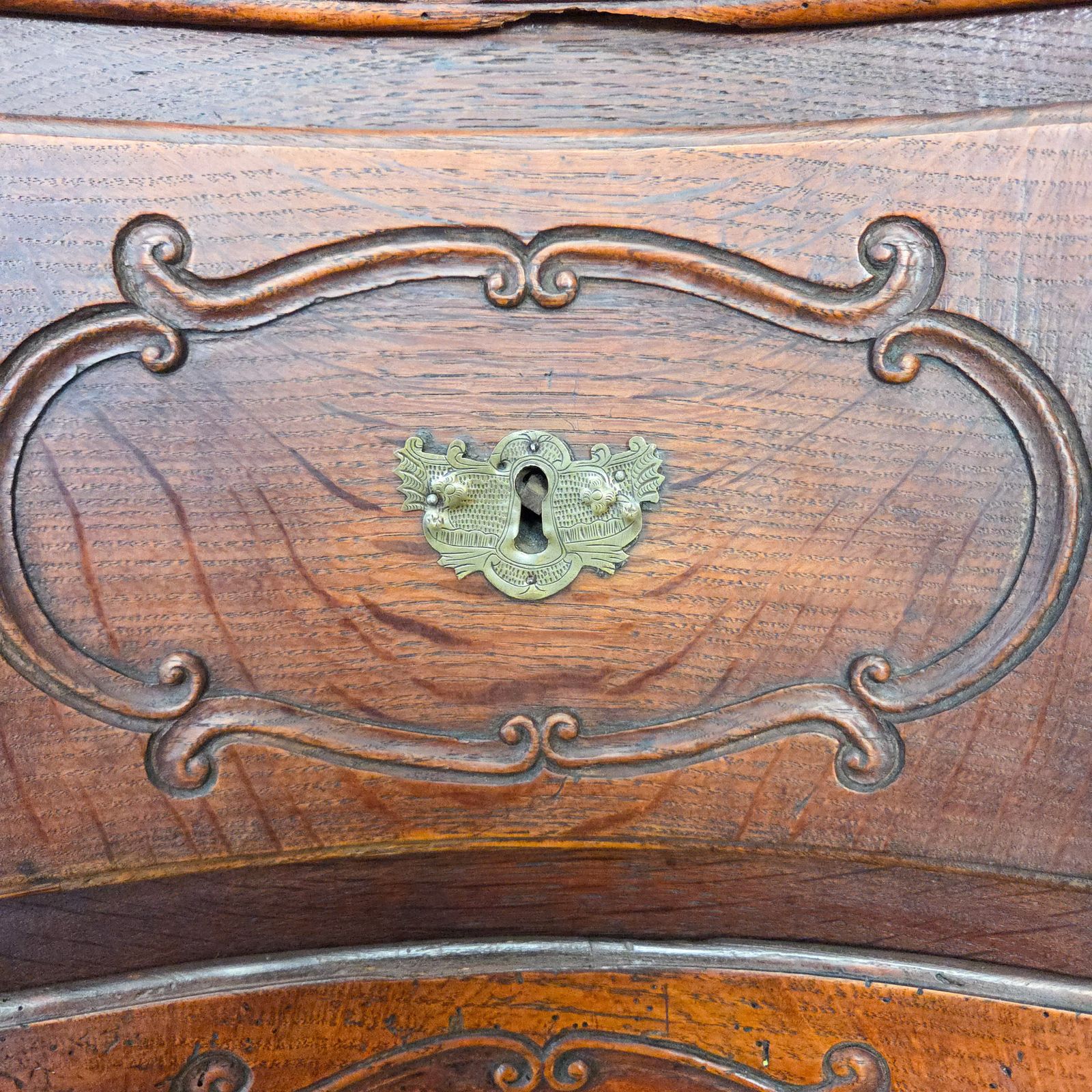 Antqieu French Serptentine Chest Of Drawers photo vinterior