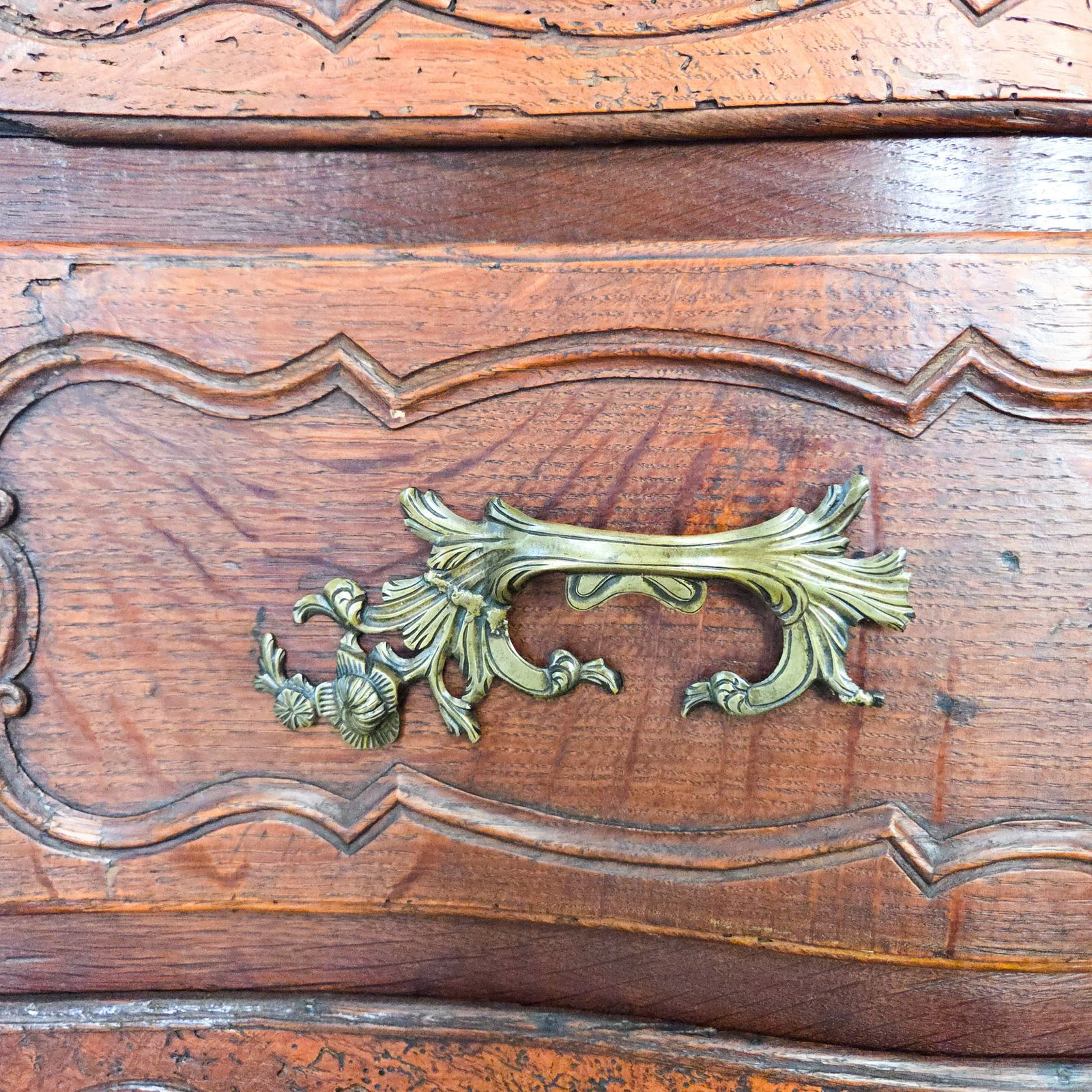 Antqieu French Serptentine Chest Of Drawers photo buy