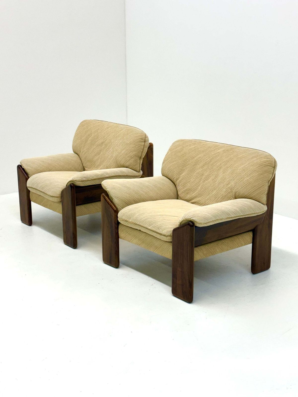 photo furniture Sapporo Fauteuils Van Mario Marenco Voor Mobil Girgi
