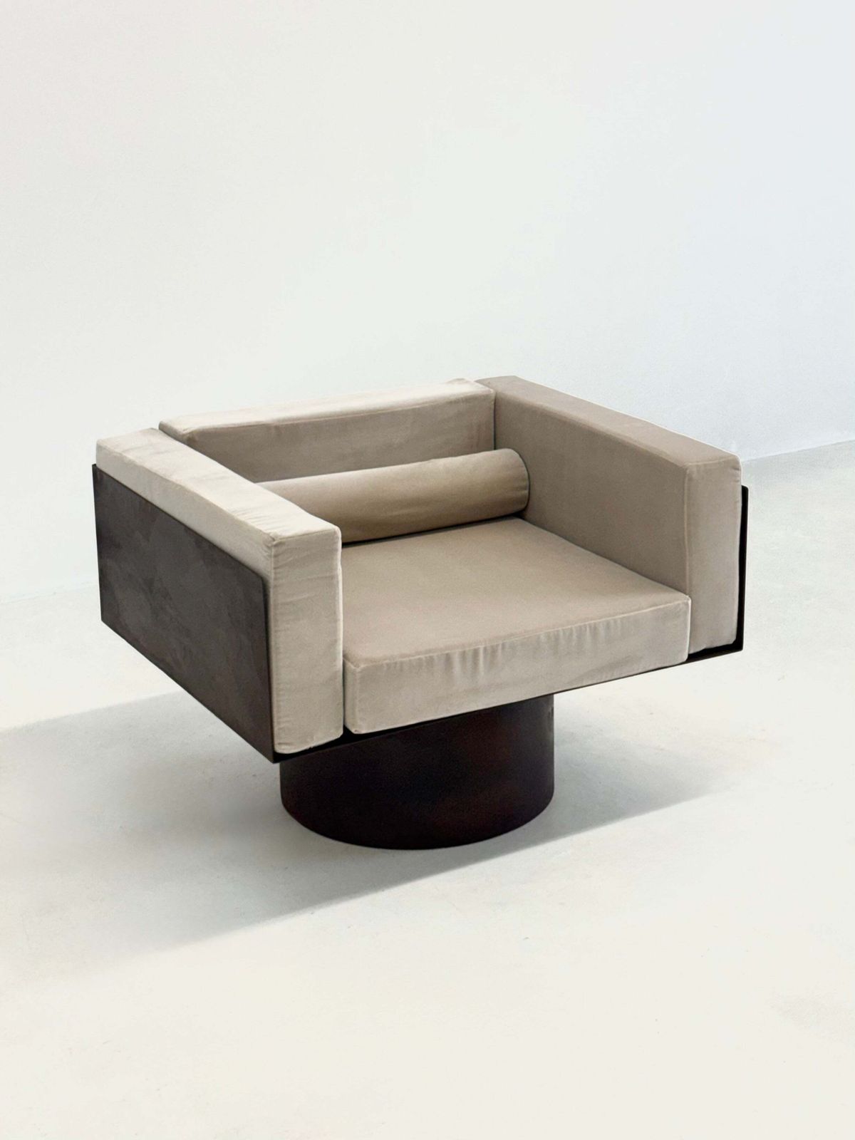 Sculptural Italian Metal Lounge Chair photo 2000.0