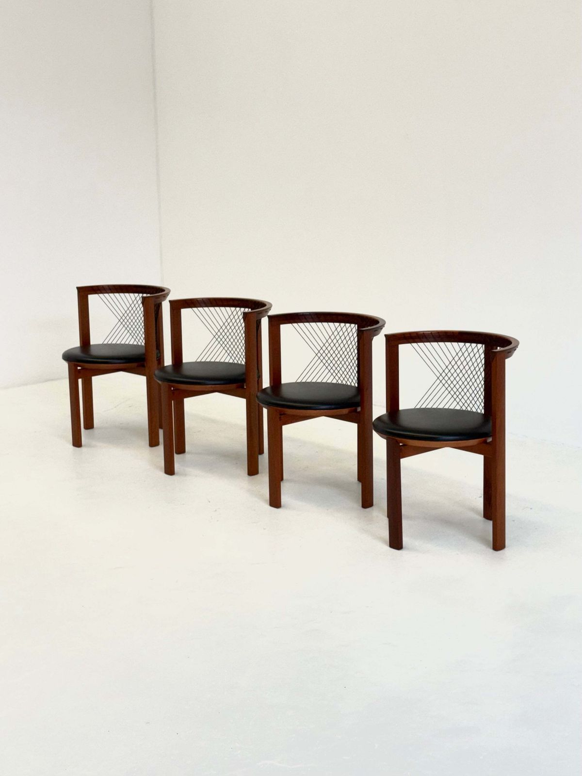 photo buy Set Of Tranekær String Chairs By Niels Jørgen Haugesen