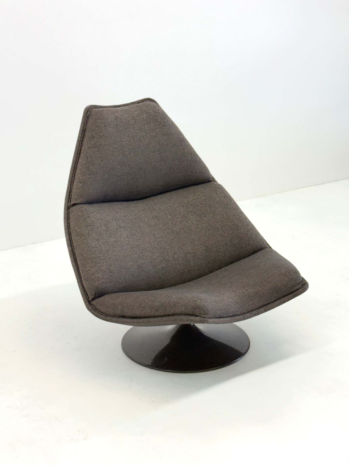 Artifort F510 Armchair By Geoffrey Harcourt photo furniture