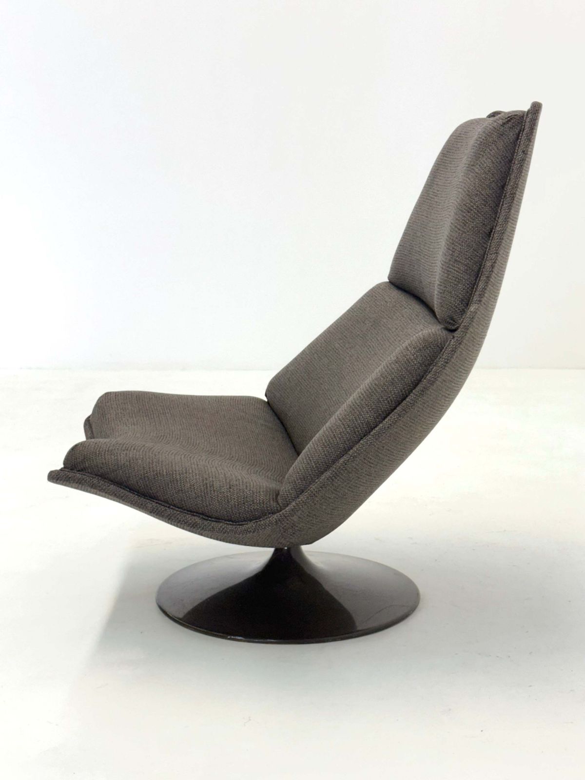 Artifort F510 Armchair By Geoffrey Harcourt photo Furniture