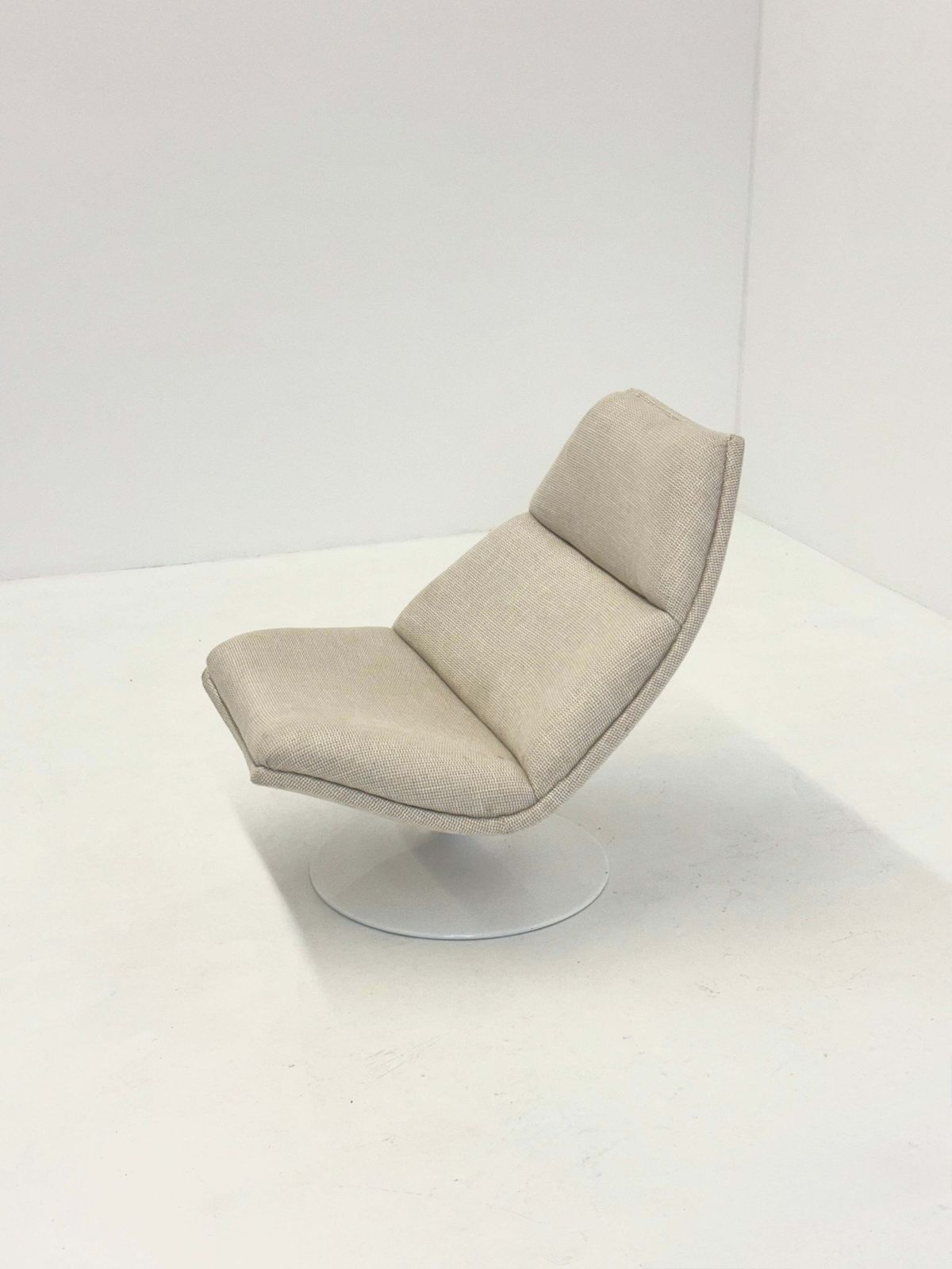 photo for sale Artifort F511 Armchair In Cream