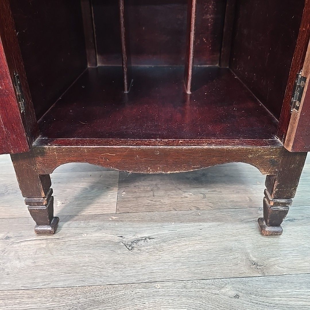 photo vintage Antique Wooden Pot Cupboard Gramophone Cabinet Double Door Academy Bedside