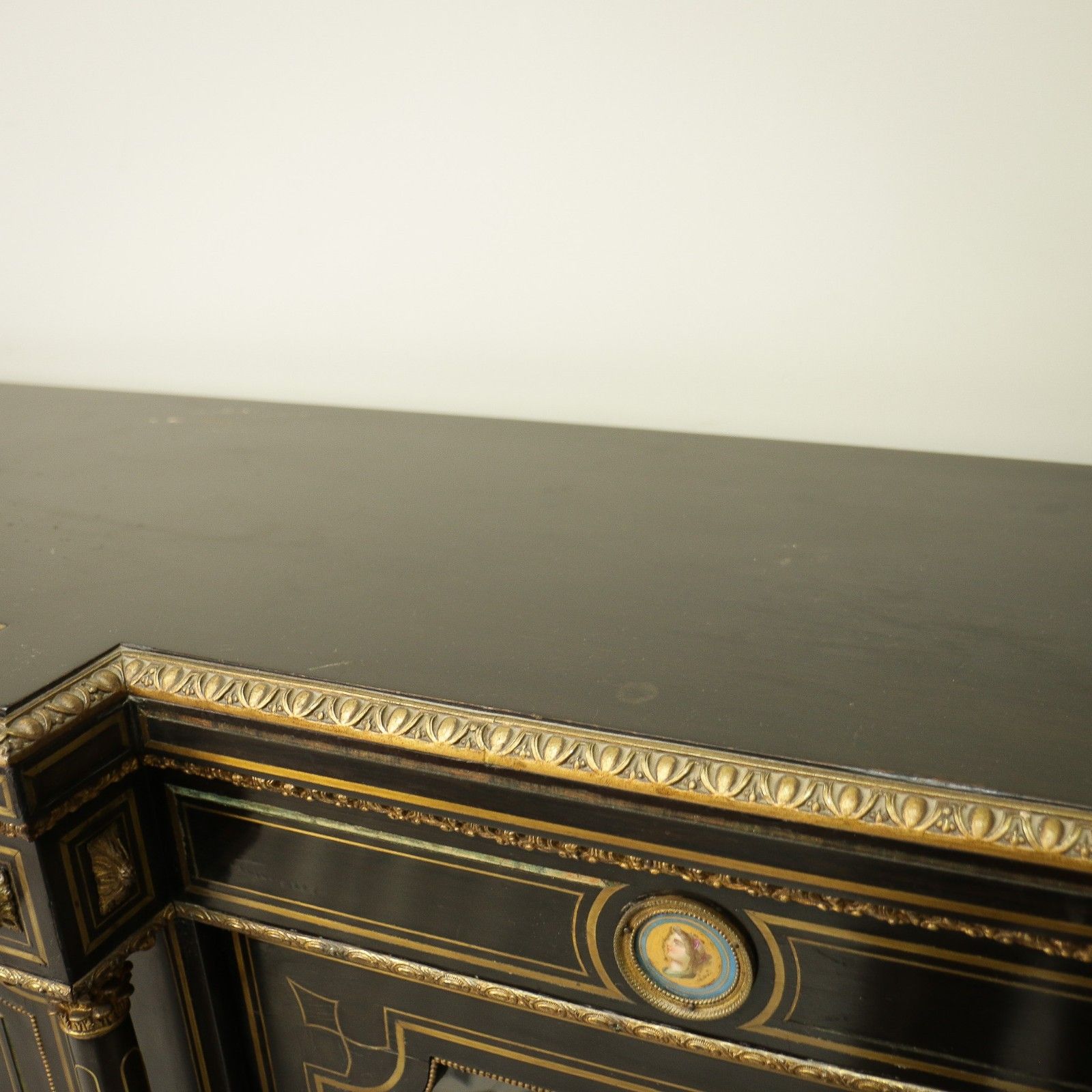 photo vinterior Antique Ebonised And Gilt Brass Credenza 19th Century With Porcelain Plaques