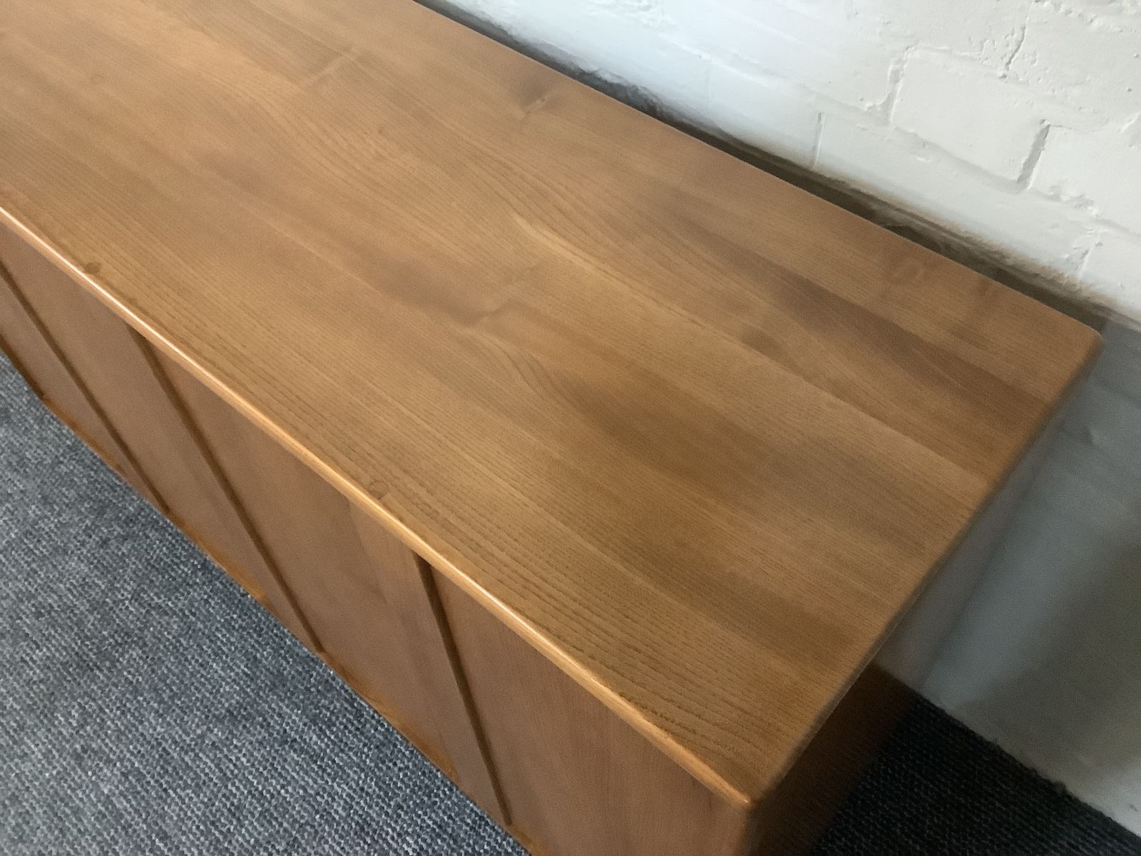 850.0 Ercol Windsor 468 Sideboard In Excellent Original Condition. photo
