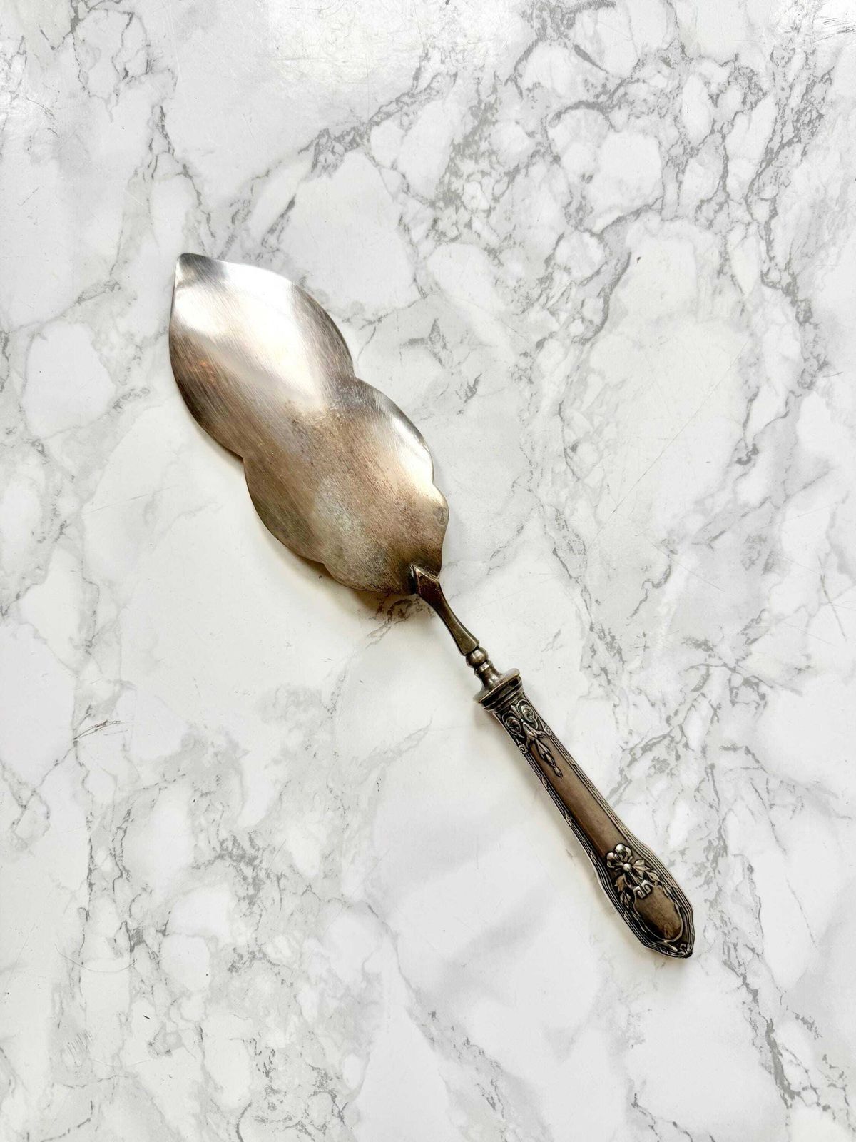 Antique French Cake Slice Or Tart Shovel Marie Antoinette Style Classical Chateau Original Case Silver Plated Sterling Silver Handle photo vinterior