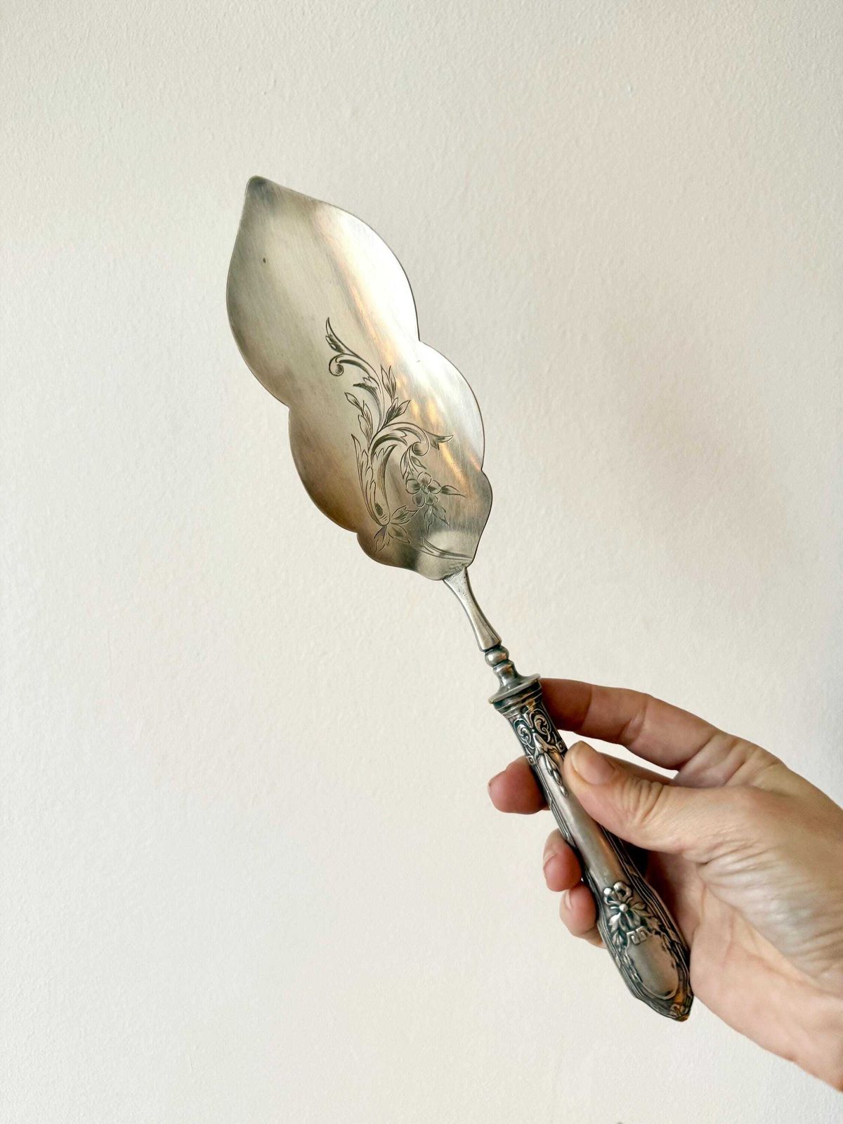 Antique French Cake Slice Or Tart Shovel Marie Antoinette Style Classical Chateau Original Case Silver Plated Sterling Silver Handle photo vintage
