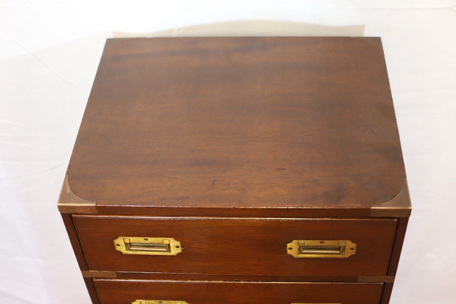 photo vintage Lovely 1960 Military Campaign Style Chest Of Five Drawers
