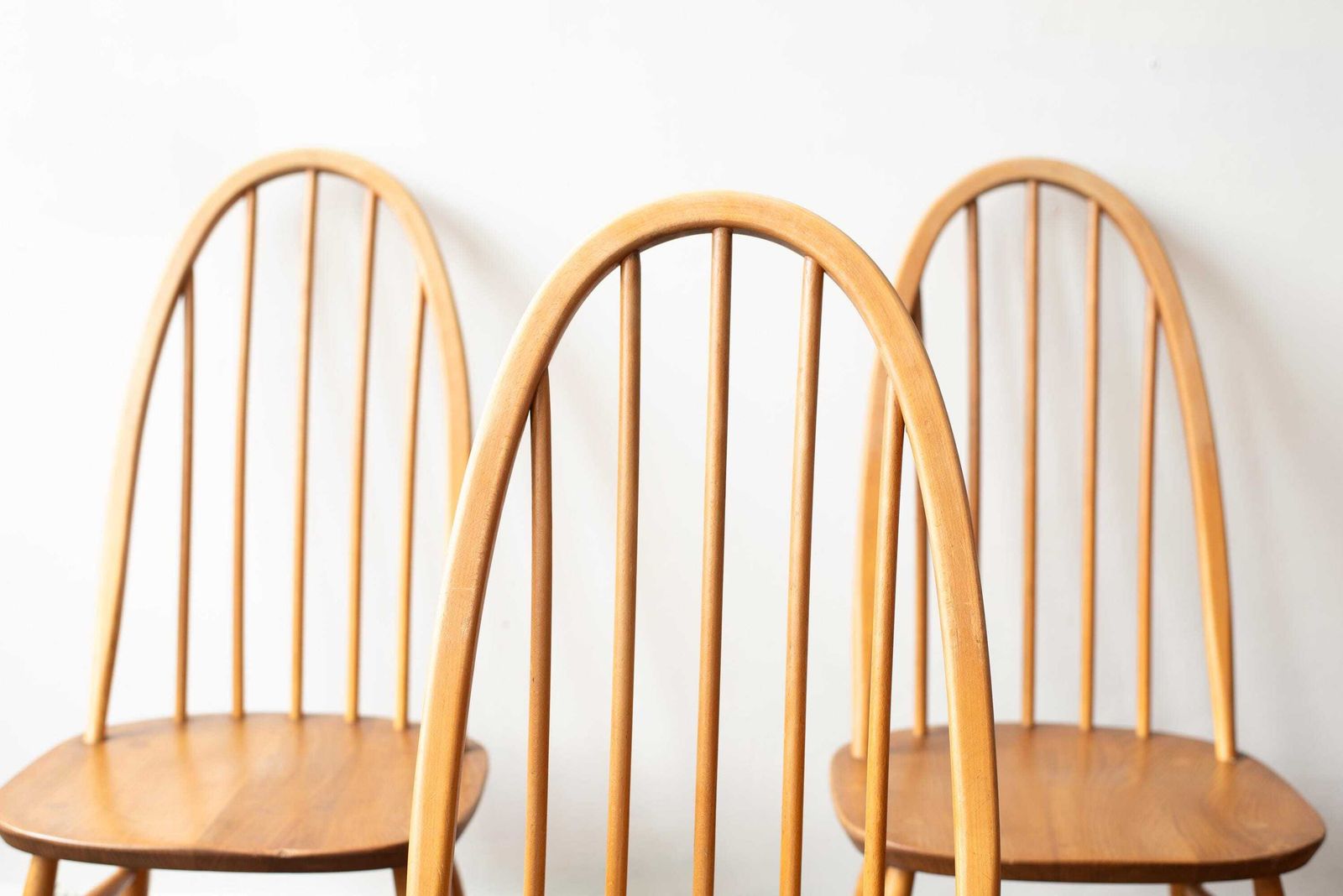 Set Of Four Ercol Windsor 365 Quaker Dining Chairs | Ercol Blond Dining Chairs | Light Ercol Dining Chairs | Mid Century Chairs photo for sale