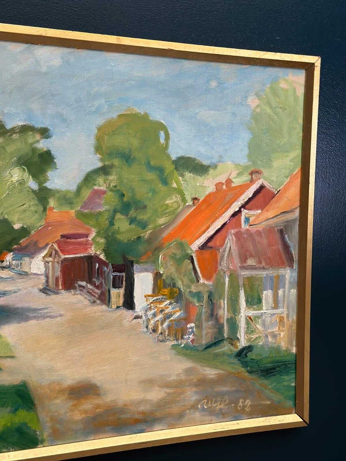 photo vinterior Original Swedish Oil On Canvas – Street With Houses And Trees By Ulfe – Dated 1982 – Vintage & Framed 65 × 75 Cm (25.6" × 29.5")