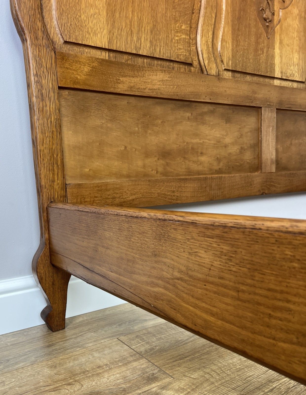 photo furniture Bed Vintage French Louis XVI Double Bed Frame Oak Carved Headboard Lot 4914