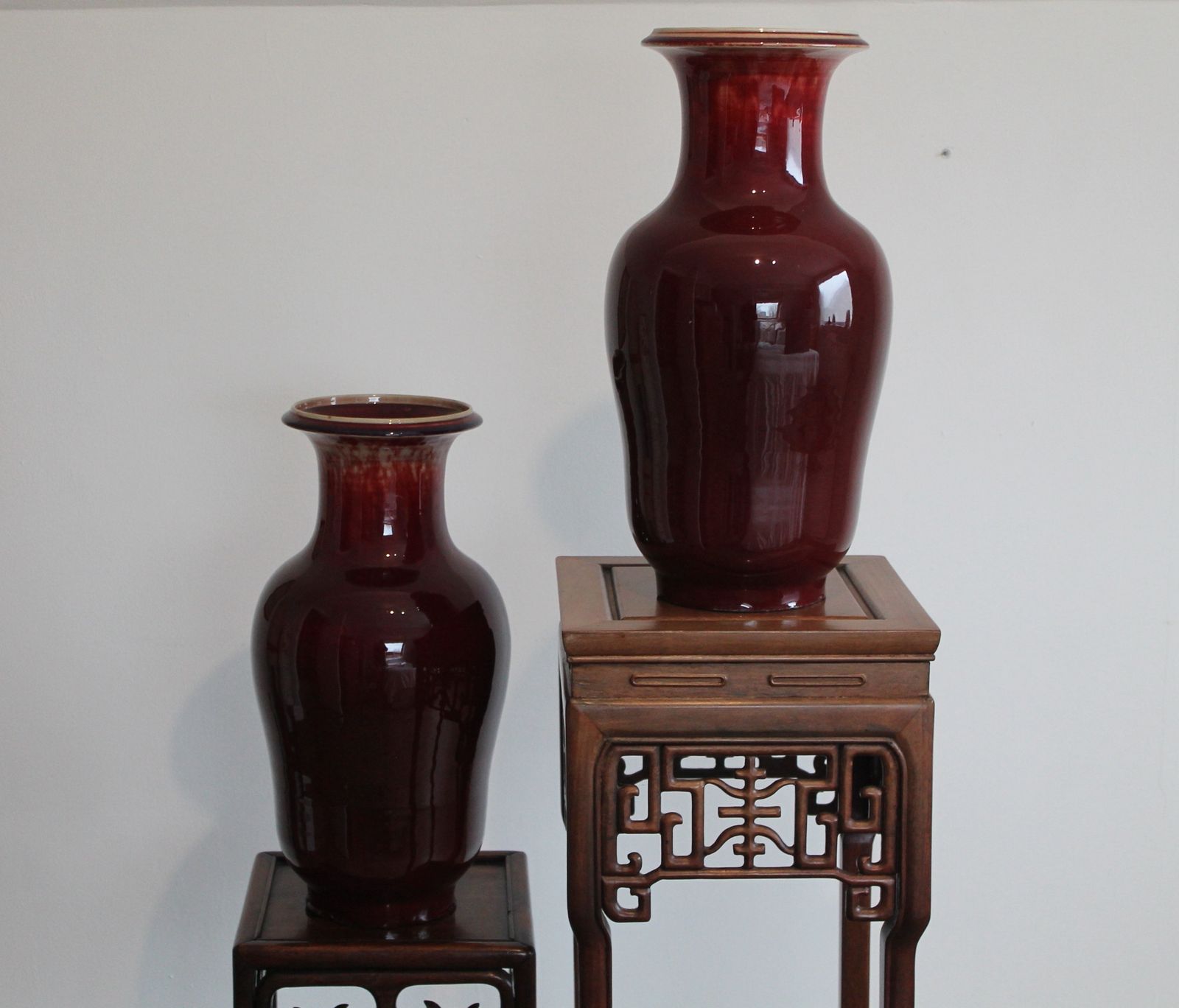 photo vintage Antique Chinese Early Qing Dynasty,18th C. Flambe "Sang De Boeuf" Vases (Pair)