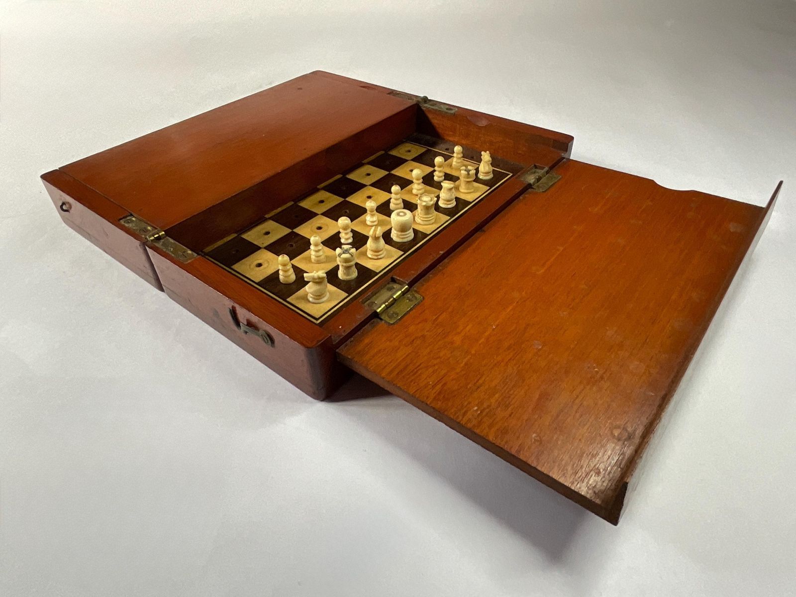 Antique Victorian Mahogany Travel Chess Set – Hand Turned Bone Pieces – C.1880 photo buy