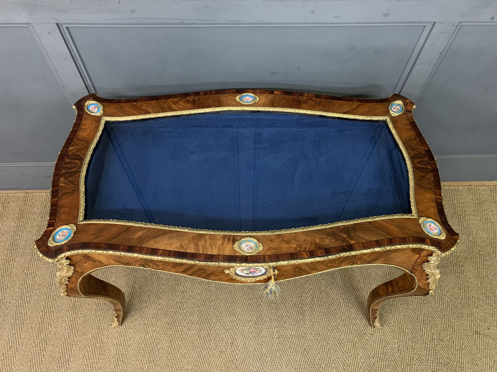 Fine 19th Century Bijouterie Table photo 5000.0