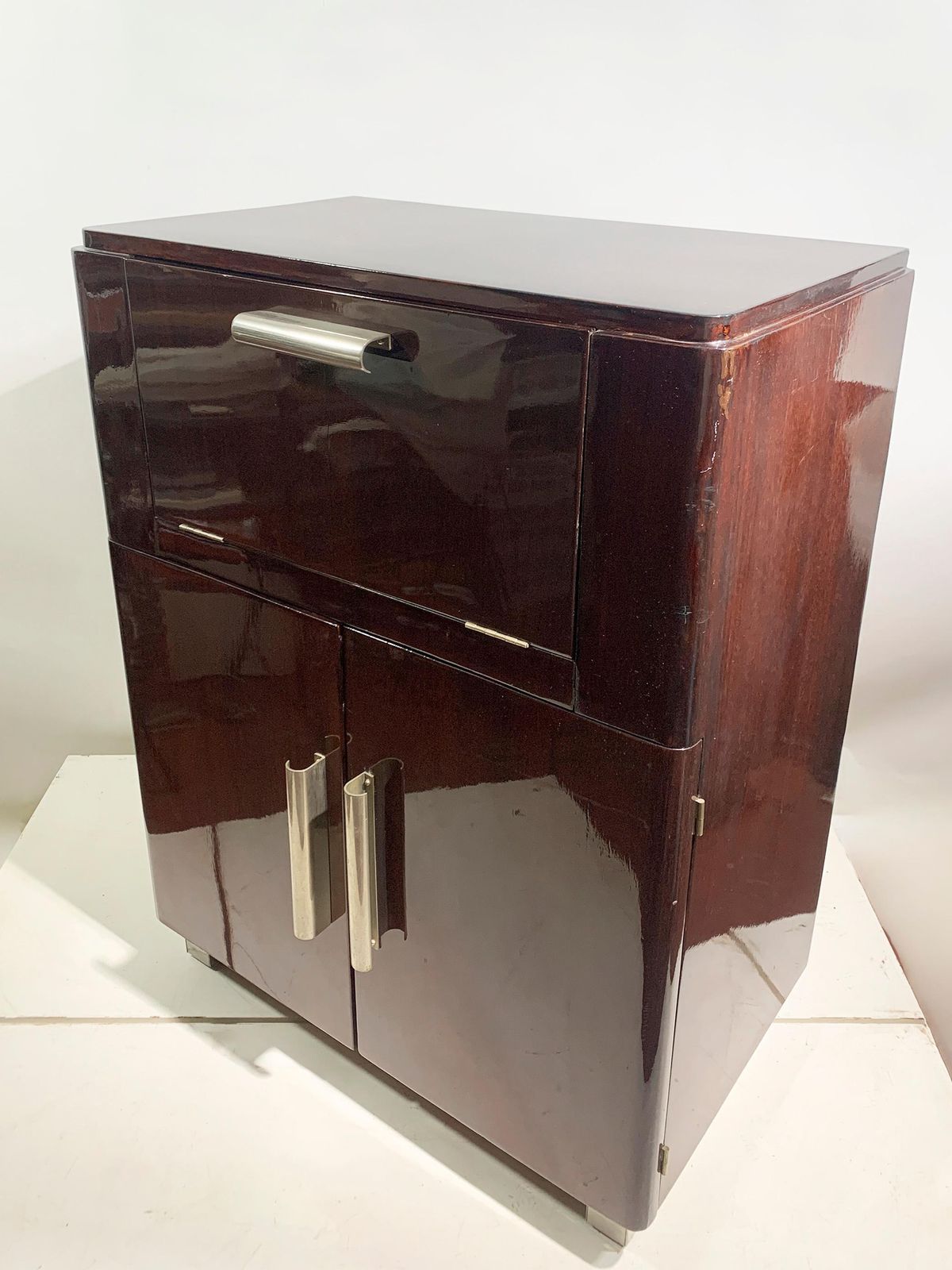 Art Deco Polished Mahogany Bar Cabinet With Mirrored Interior, Circa 1930's photo for sale