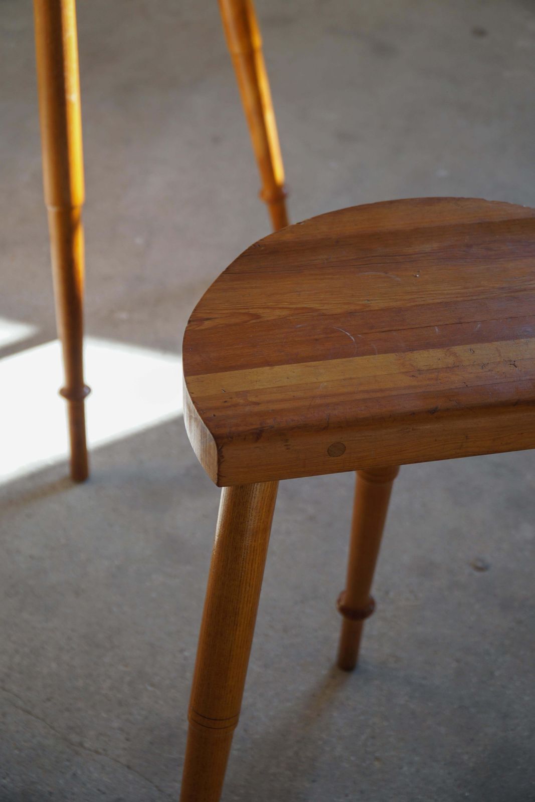 photo vintage Tripod Bar Stools In Solid Pine, By A Danish Cabinetmaker, Mid Century, 1960s