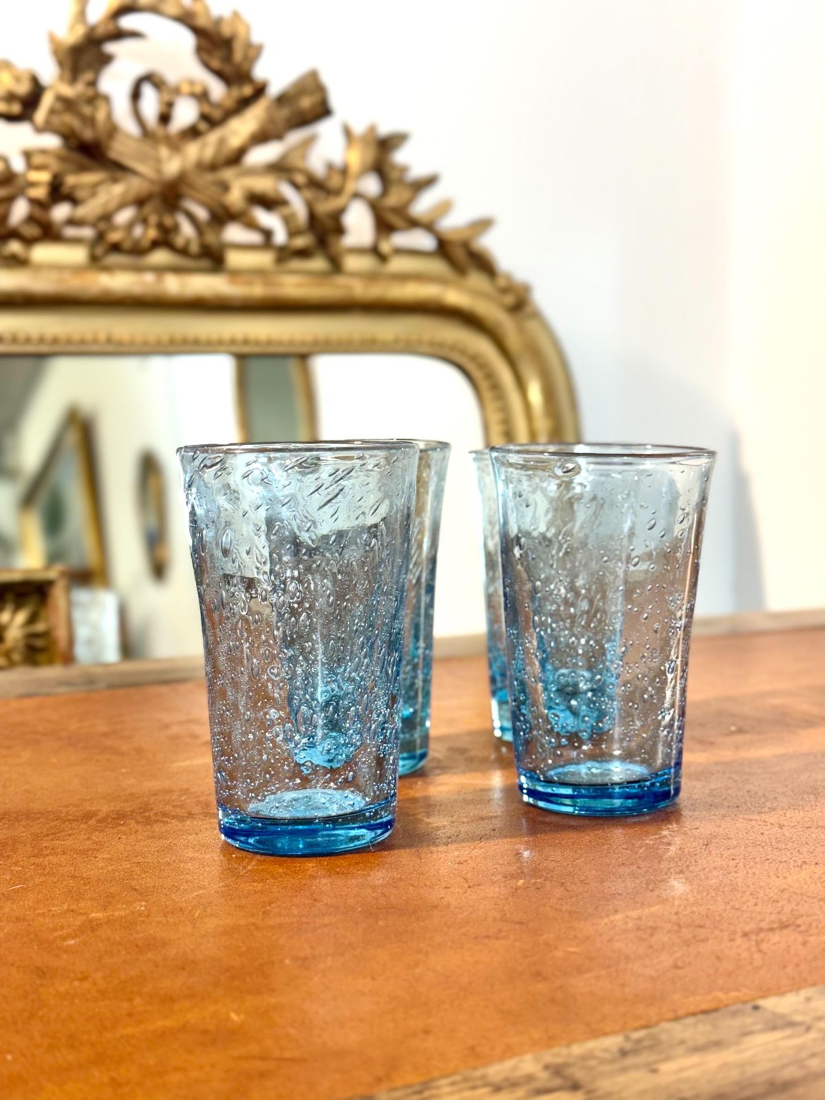 photo vintage Set Of Four Hand Blown Blue Bubble Glass Tumblers, 20th Century