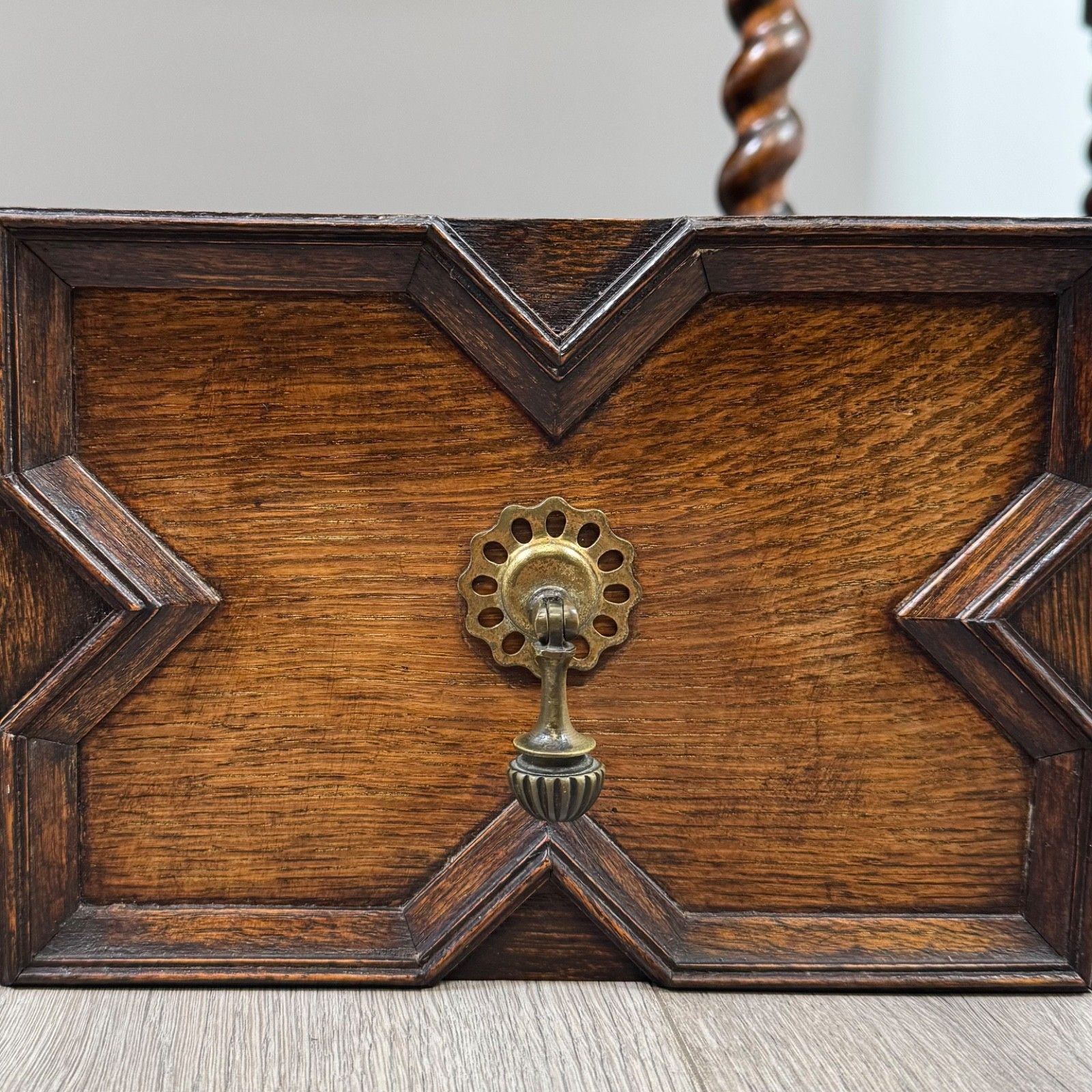 825.0 Antique 20th Century Jacobean Style Sideboard In Golden Oak ( Af 5321 ) photo