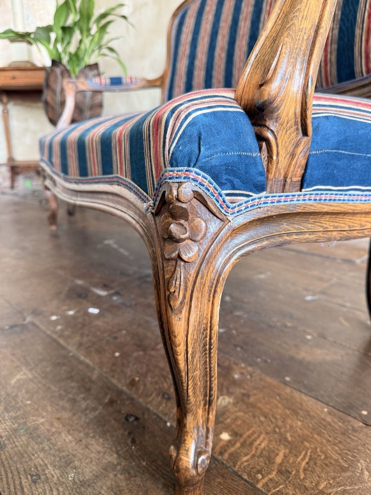 photo vintage Antique Continental  Louis XV Deep Blue Red Stripe Chaise Longue Settee Sofa