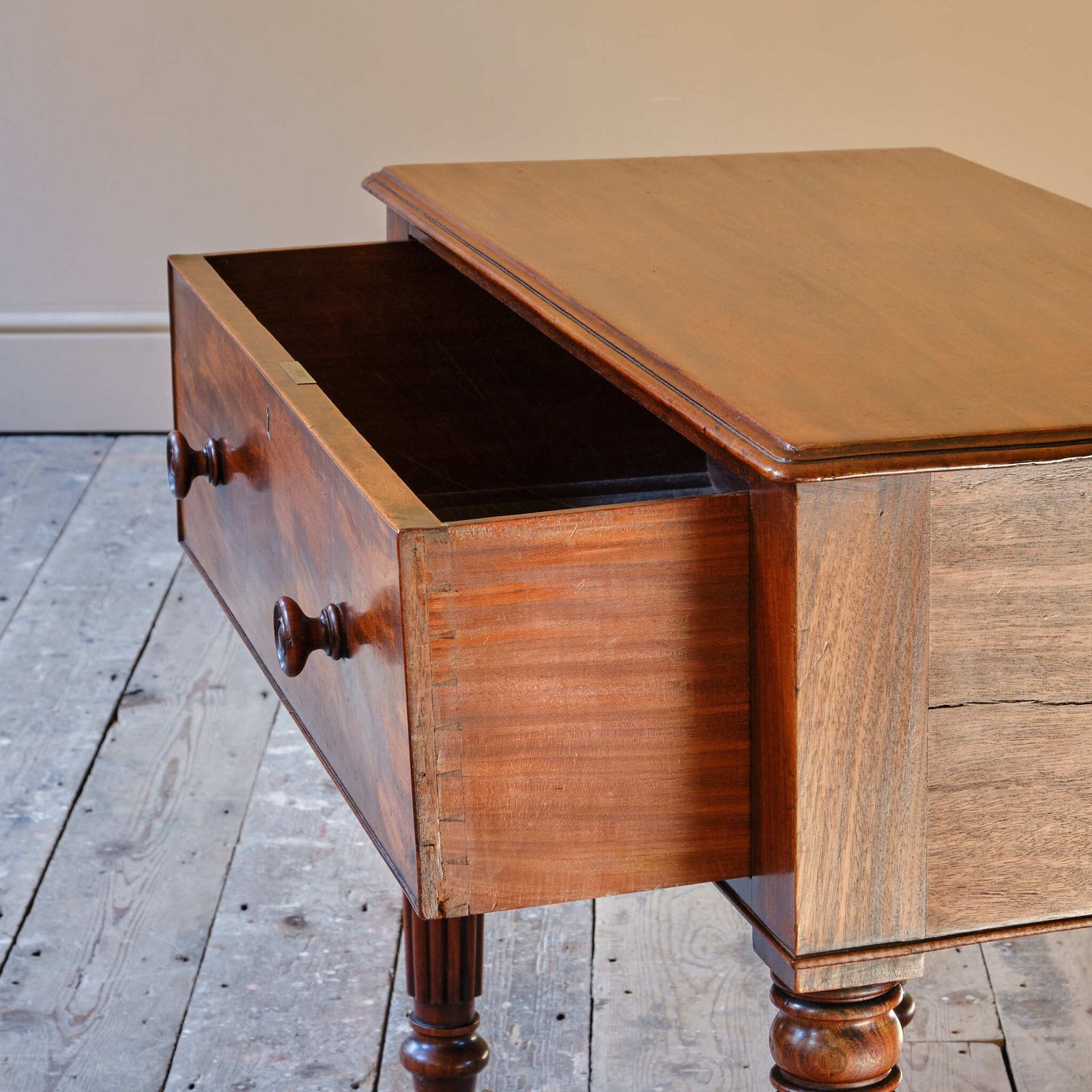 Early 19th Century Mahogany Console photo vinterior