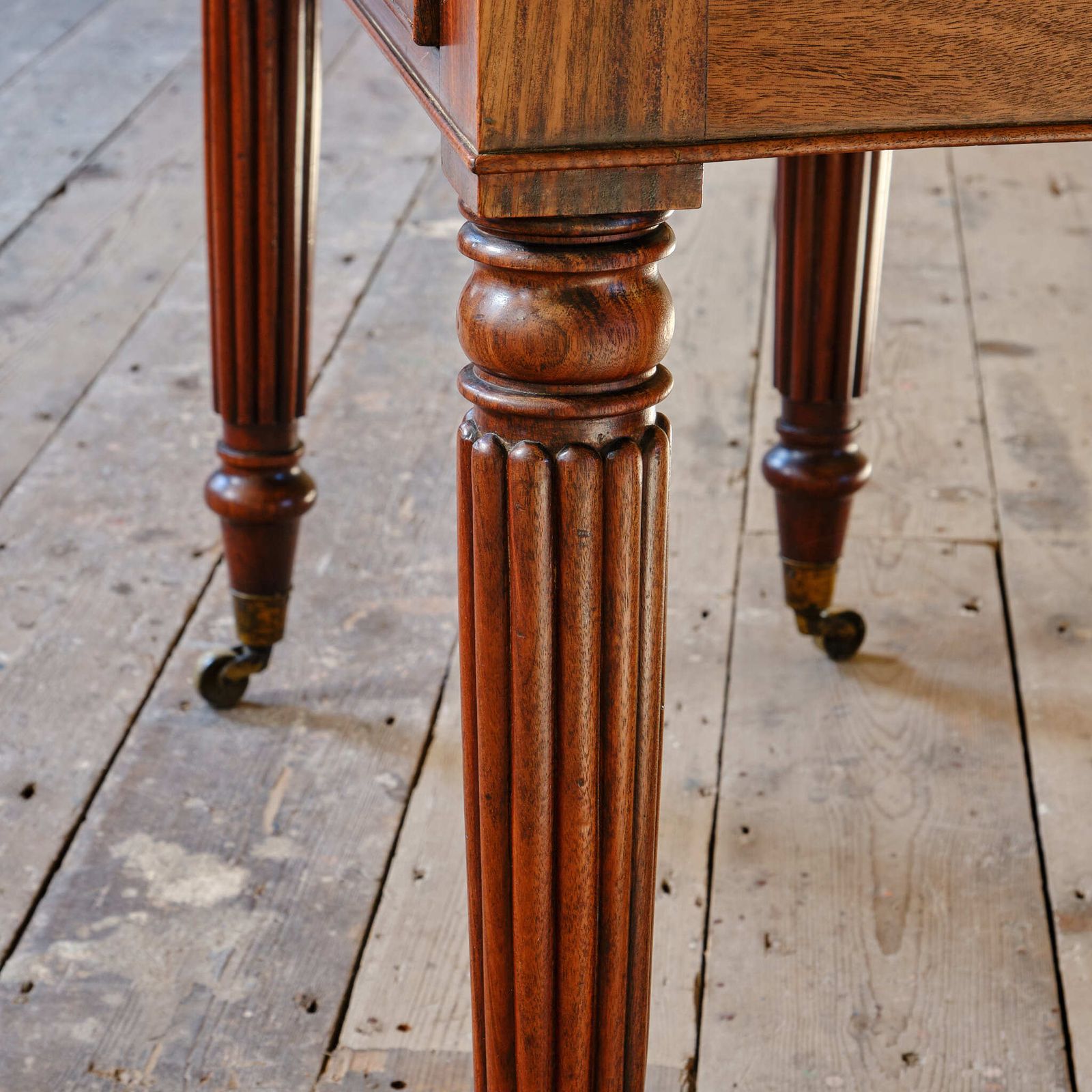 photo furniture Early 19th Century Mahogany Console