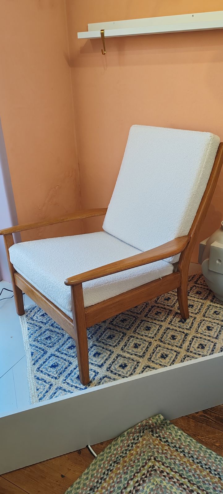 Cintique Mid Century Fireside Lounge Chair. photo Furniture