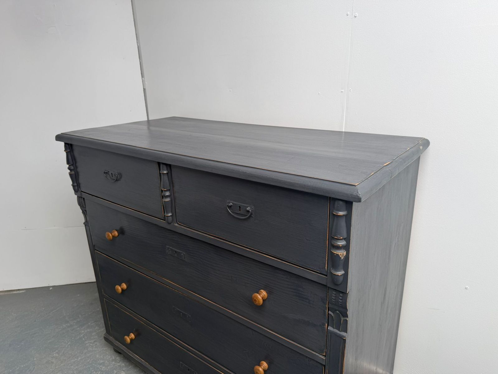 A Lovely Pine Victorian Painted Light Grey 5 Drawer Chest Of Drawers photo furniture