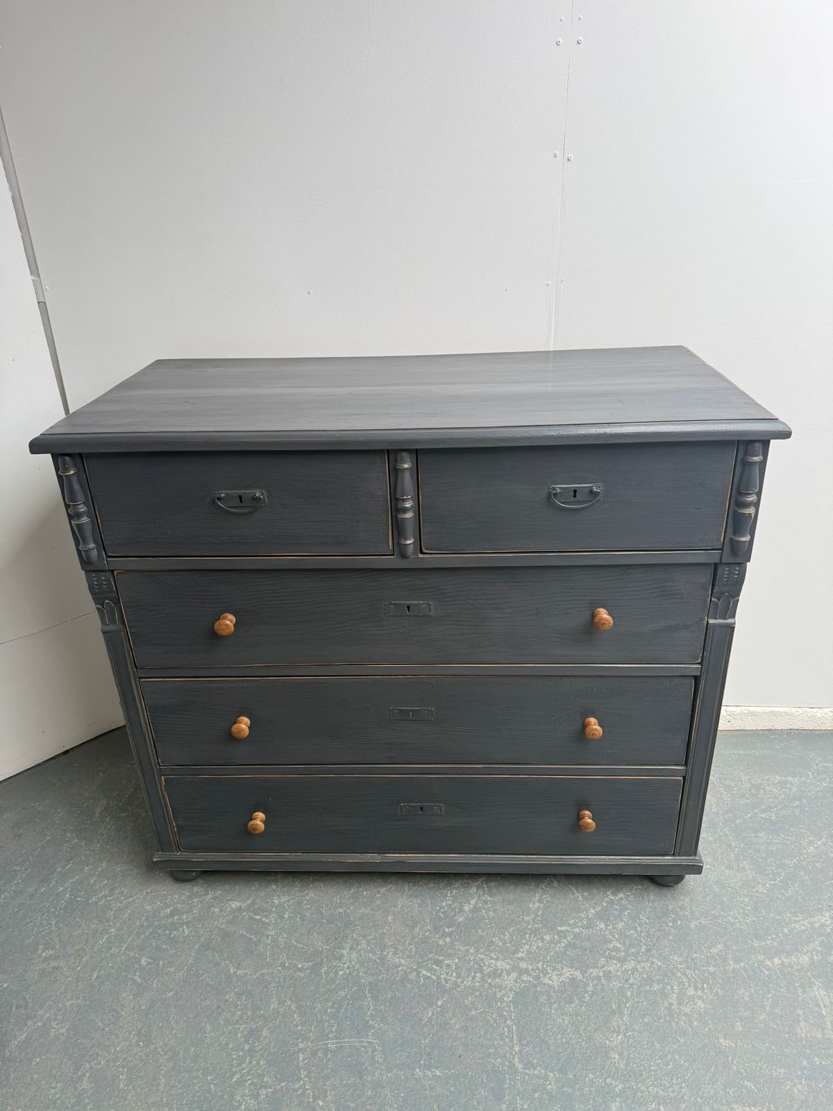 A Lovely Pine Victorian Painted Light Grey 5 Drawer Chest Of Drawers photo for sale