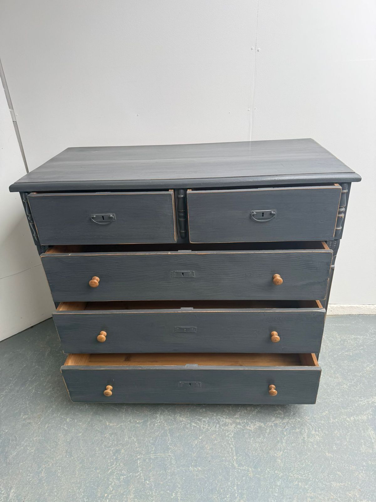 A Lovely Pine Victorian Painted Light Grey 5 Drawer Chest Of Drawers photo buy