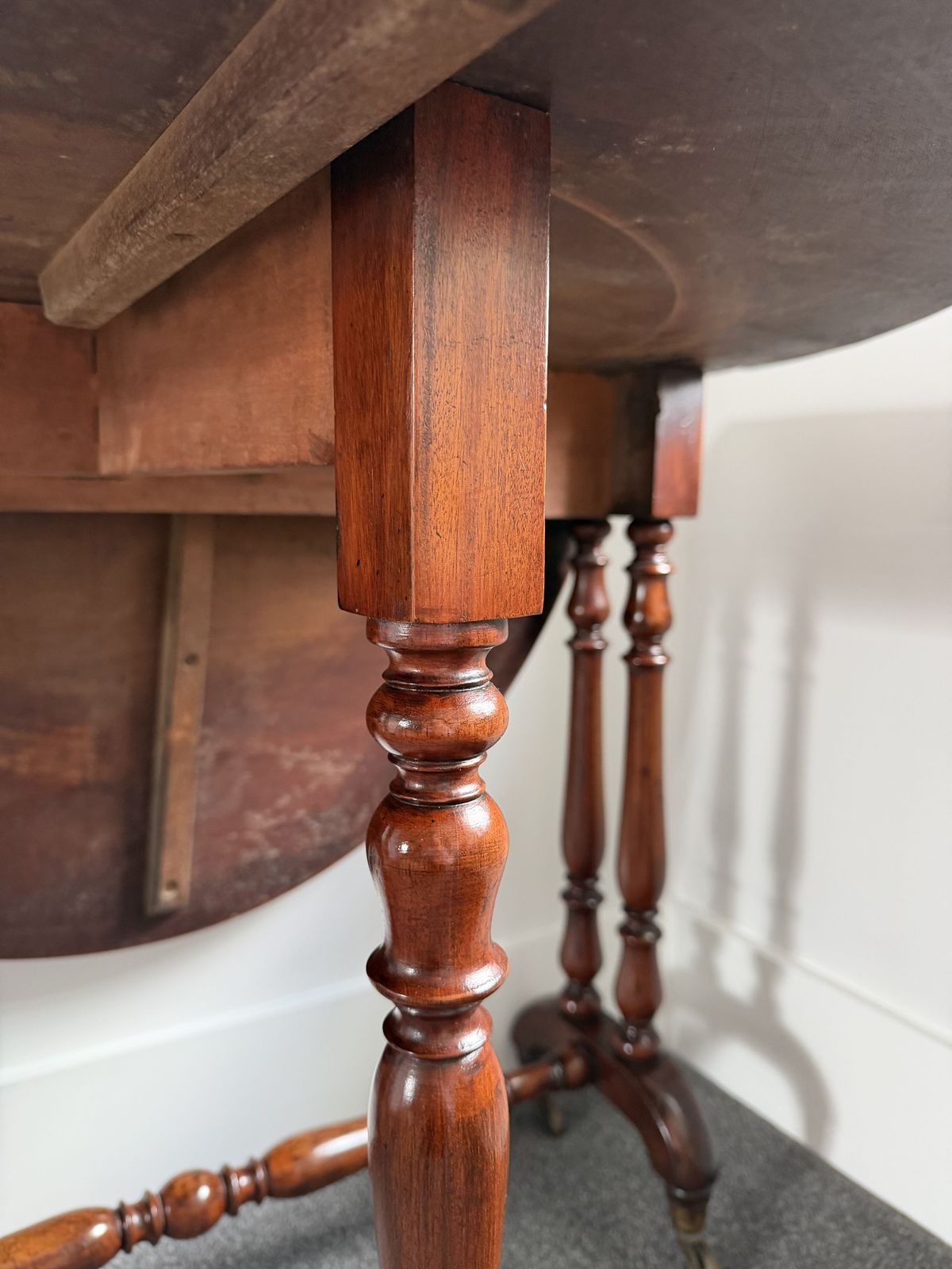 Burr Walnut Sutherland Drop Leaf Table photo vinterior
