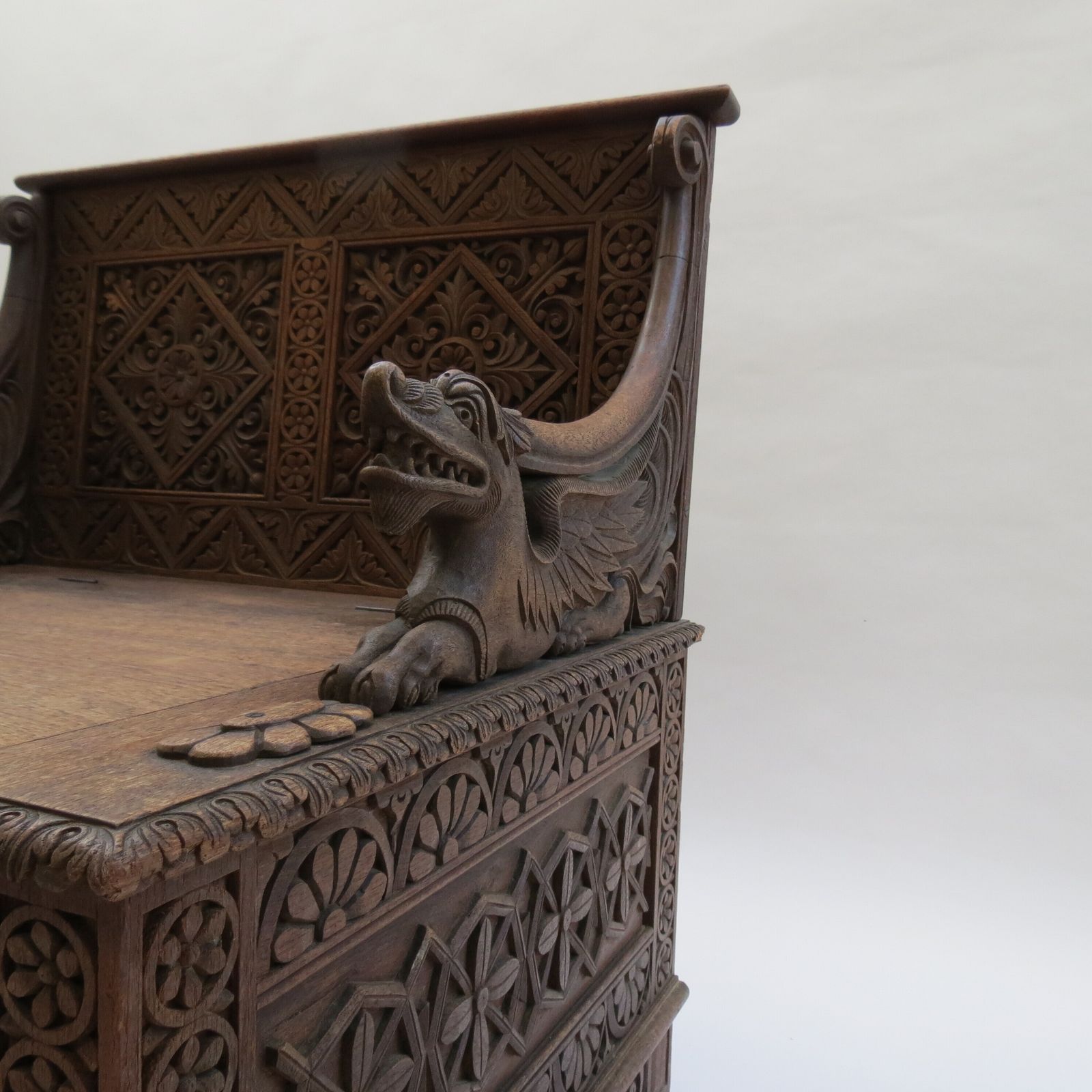 photo furniture Burmese Anglo Indian Gothic Revival Carved Hall Seat Chair 1880
