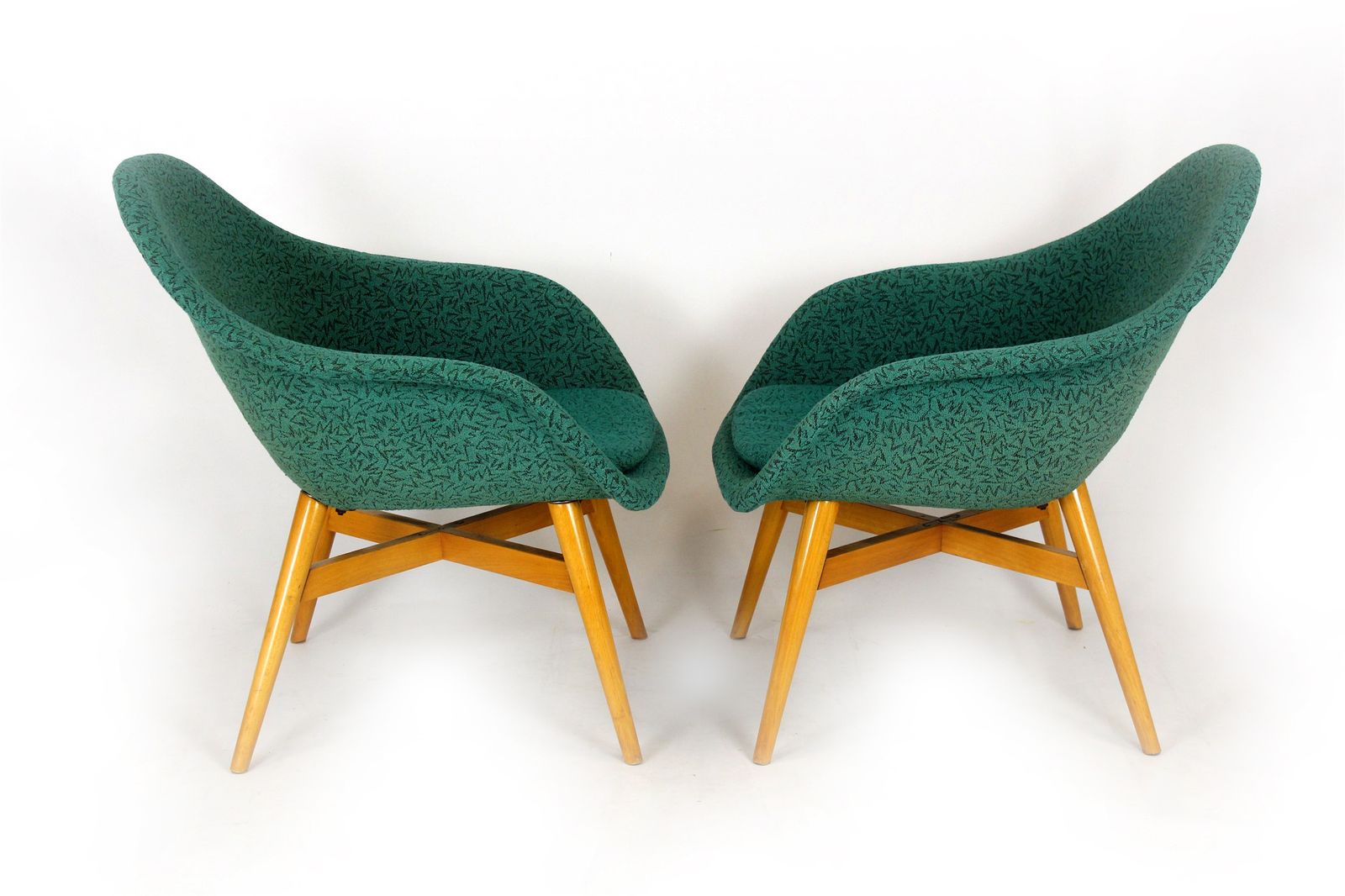 Pair Of 1960s Miroslav Navrátil Armchairs For Tatra Nábytok, Very Good Original Condition photo vintage