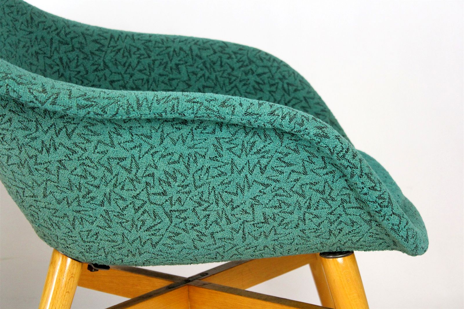 photo vintage Pair Of 1960s Miroslav Navrátil Armchairs For Tatra Nábytok, Very Good Original Condition