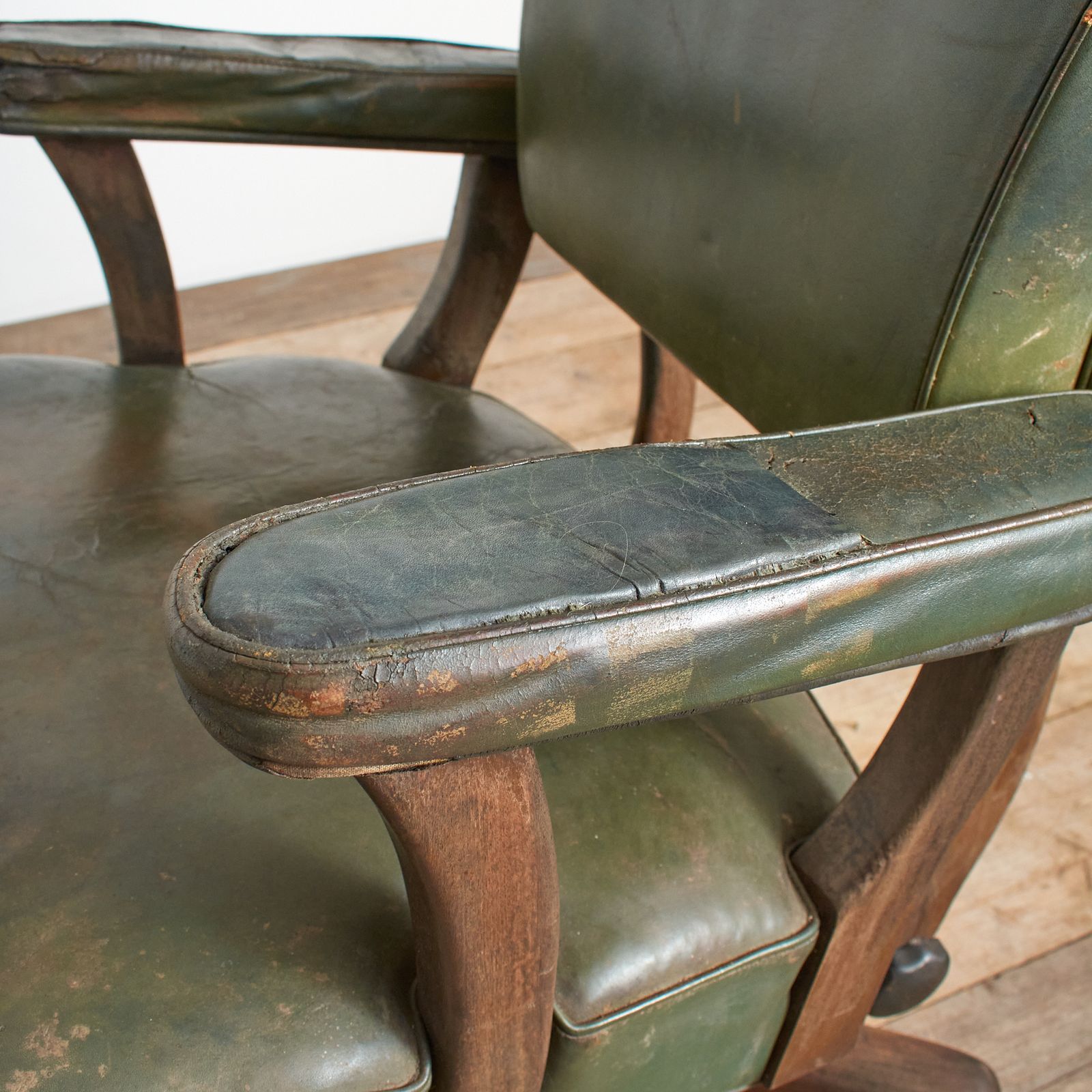 photo furniture Antique Us Military Leather Swivel Office Desk Chair