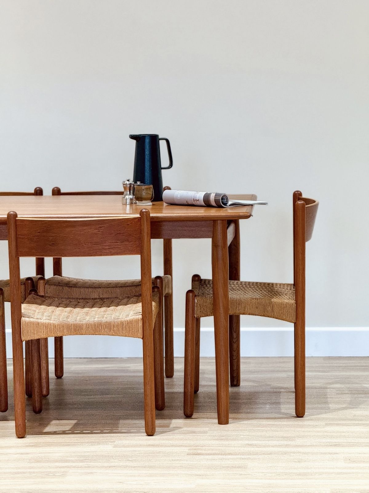 Mid Century Danish Teak Extending Dining Table (Johannes Andersen) photo vintage