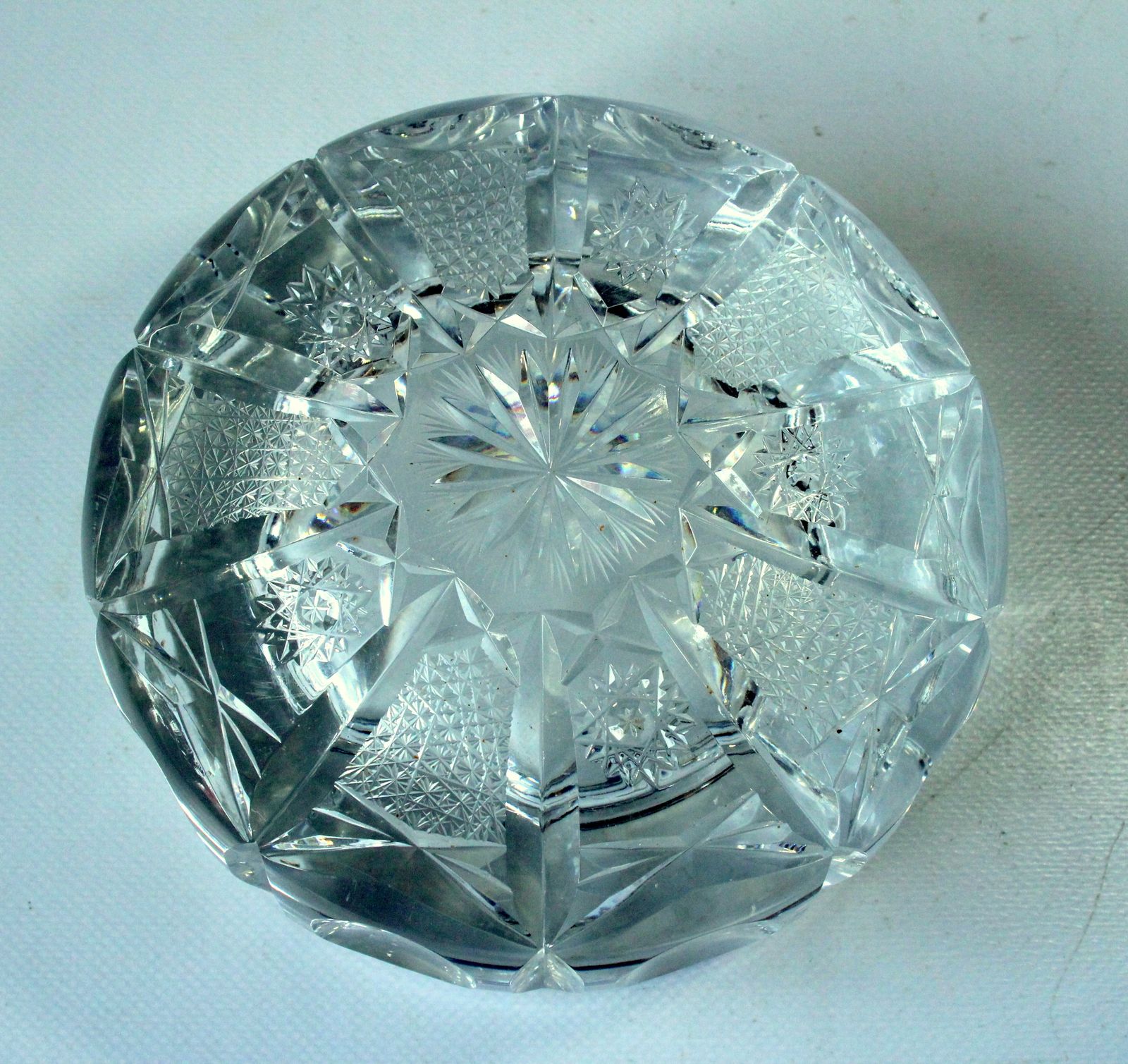 photo furniture Art Deco   Heavy Lead Crystal Glass Ashtray From The 1930s