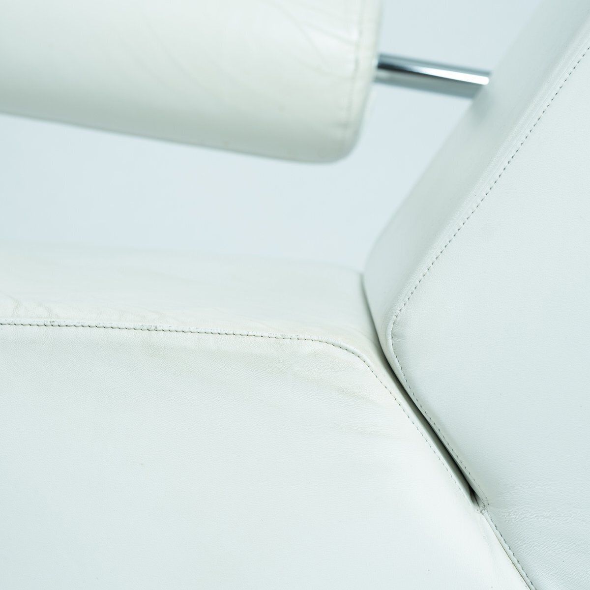 3165.0 Postmodern Chaise Lounge In White Leather And Tubular Steel From Rob Eckhardt, 1980s photo