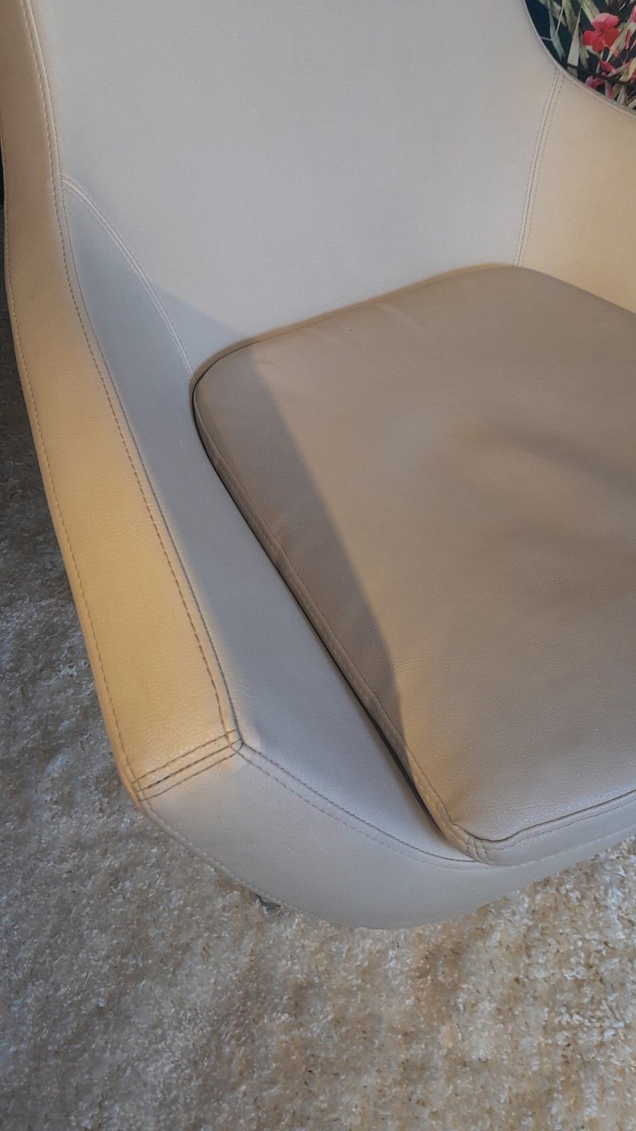 photo furniture Stylish High Quality Scandinavian Cream Leather Swivel Chair By "Swedese"