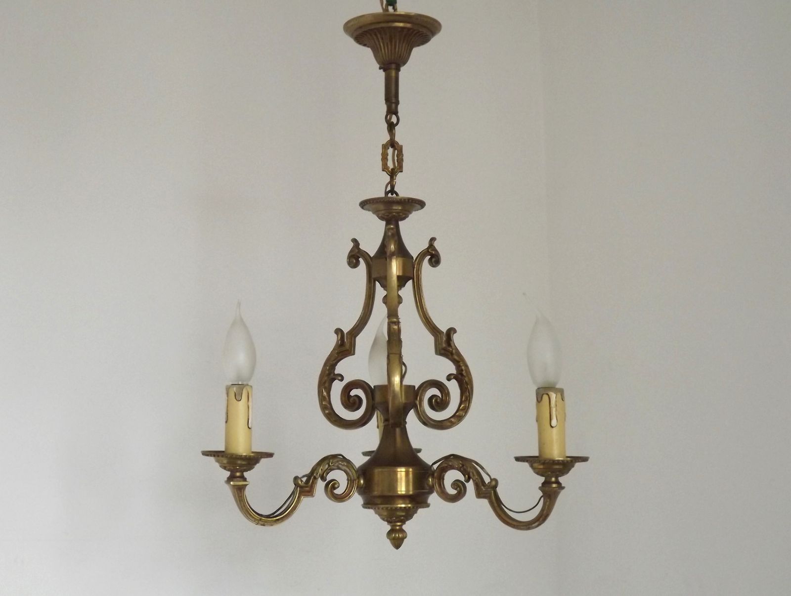 Lustre à cage triangulaire 3 feux de style Art Nouveau, en bronze, France photo furniture
