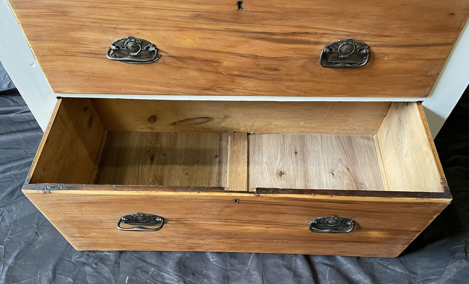 photo vinterior Rustic Farmhouse Chest Of Drawers – Painted Taupe & Natural Wood, Brass Details