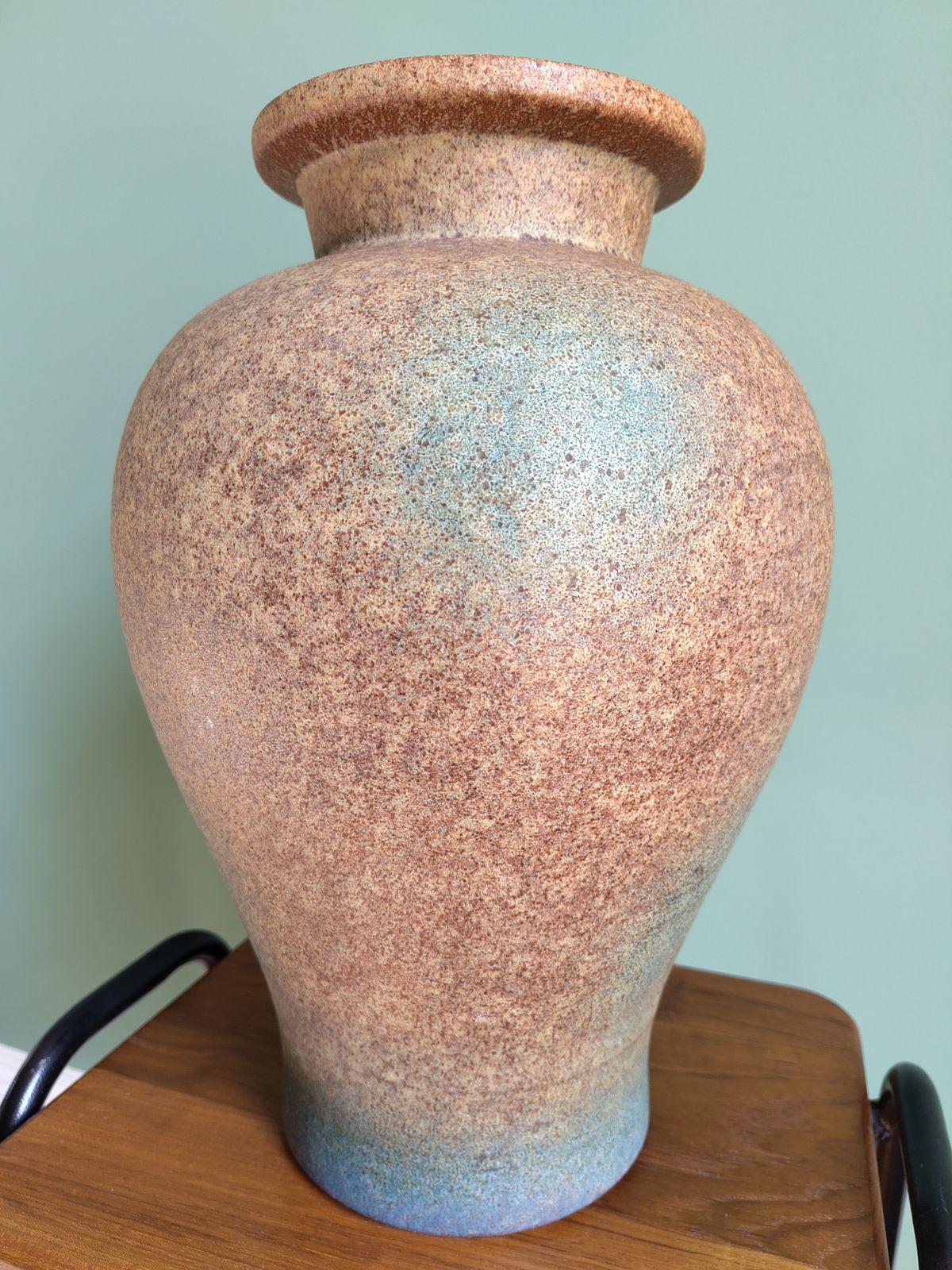 Dümler & Breiden 670‑41 Mid‑Century Floor Vase With Subtle Green‑Blue Accents On Fat‑Lava Base (41 Cm) photo furniture