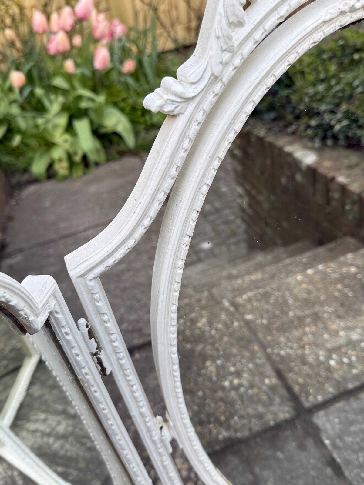 photo vinterior Vintage French Style Tri Fold Dressing Table Mirror – Ornate Rococo Vanity Mirror In Cream Finish