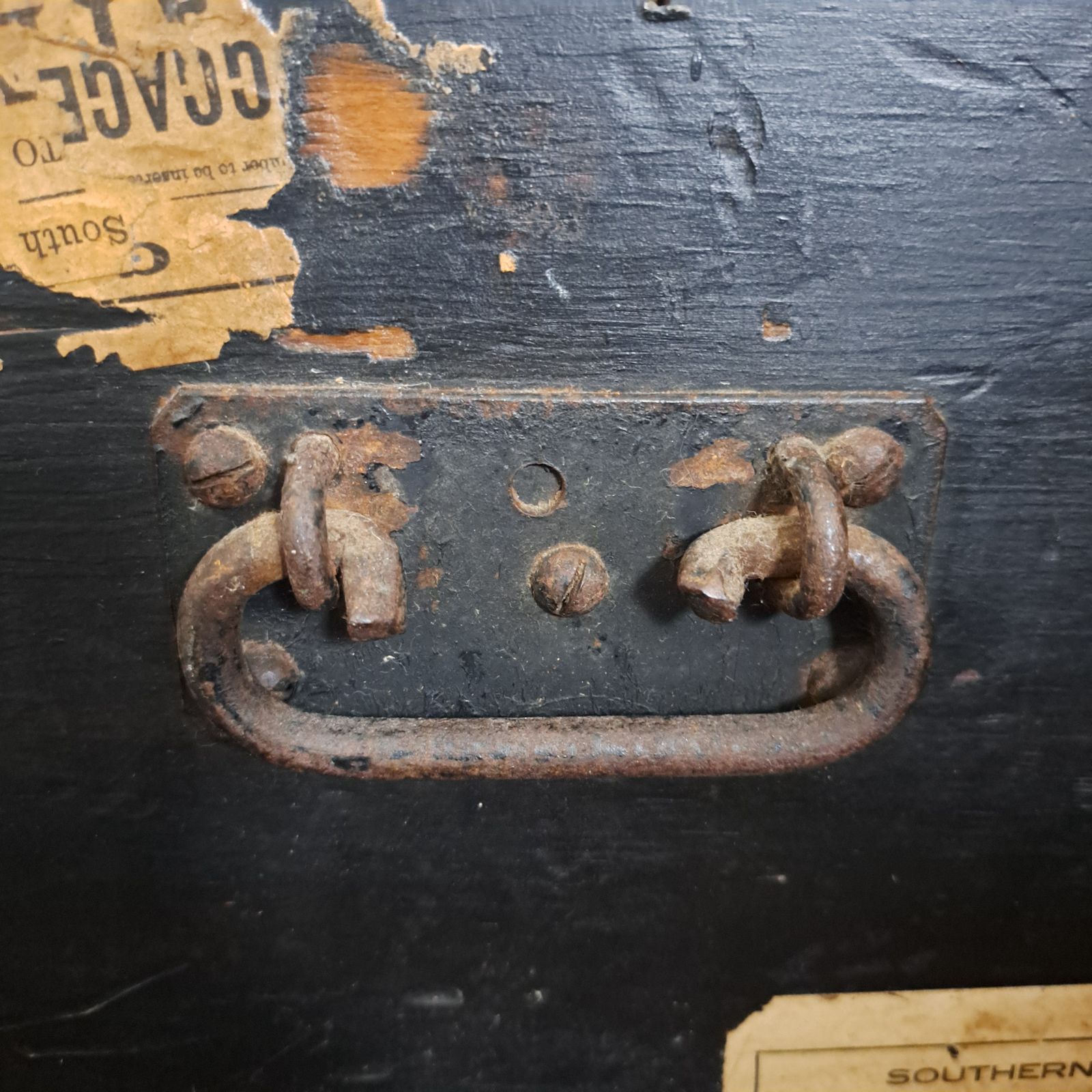 photo vintage A Unique Original Vintage Steamer Trunk
