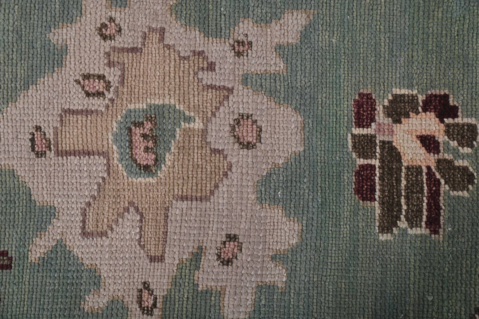 Handknotted Wool Oushak Rug: 9x12 Turkish Style Floor Covering. photo vinterior