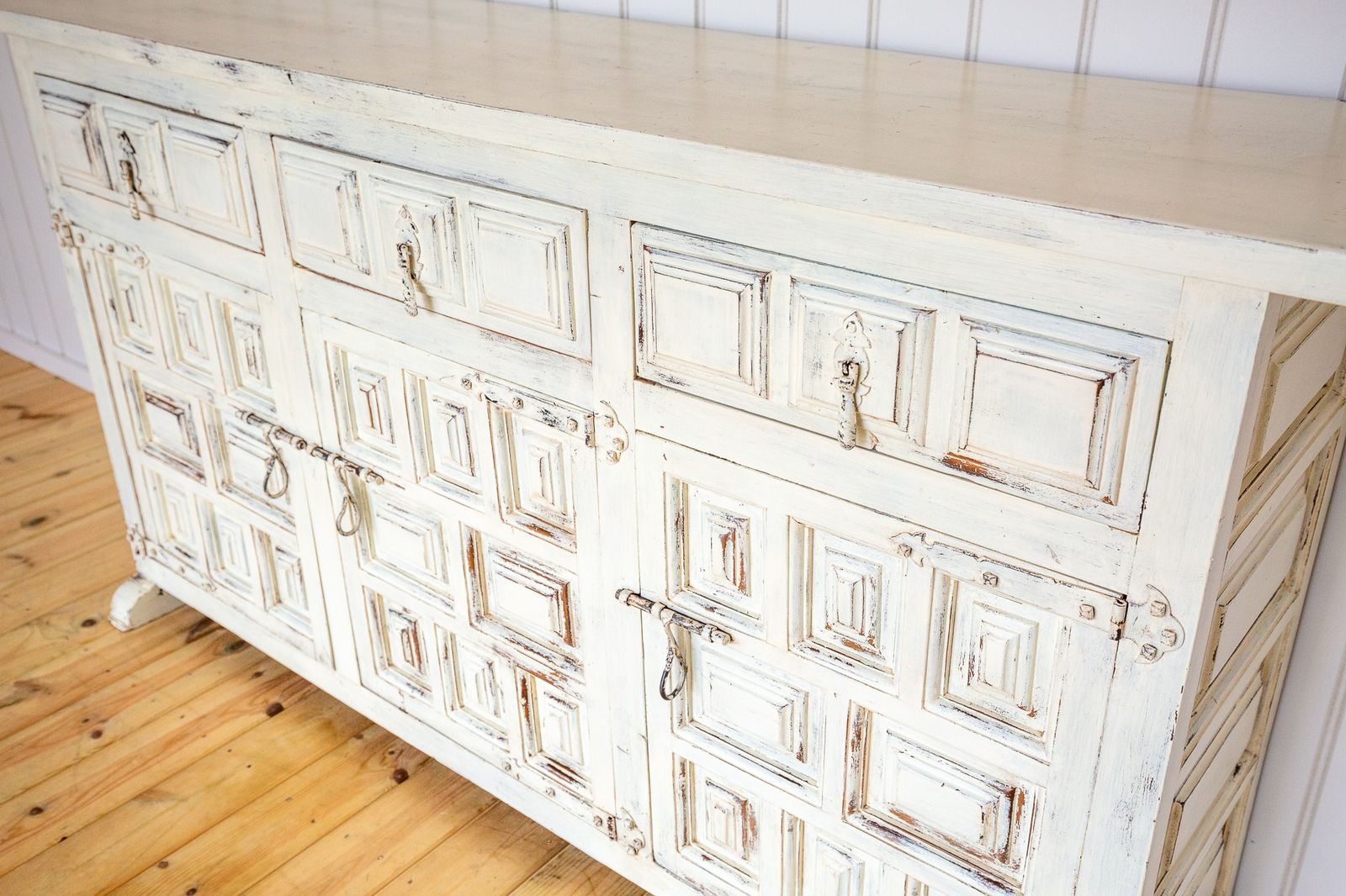 Spanish Sideboard Oak Iron Painted Baroque Tuscan Credenza Early 20th Century Brutalist Catalan Geometric Media Uni.T Credenza Buffet photo vinterior