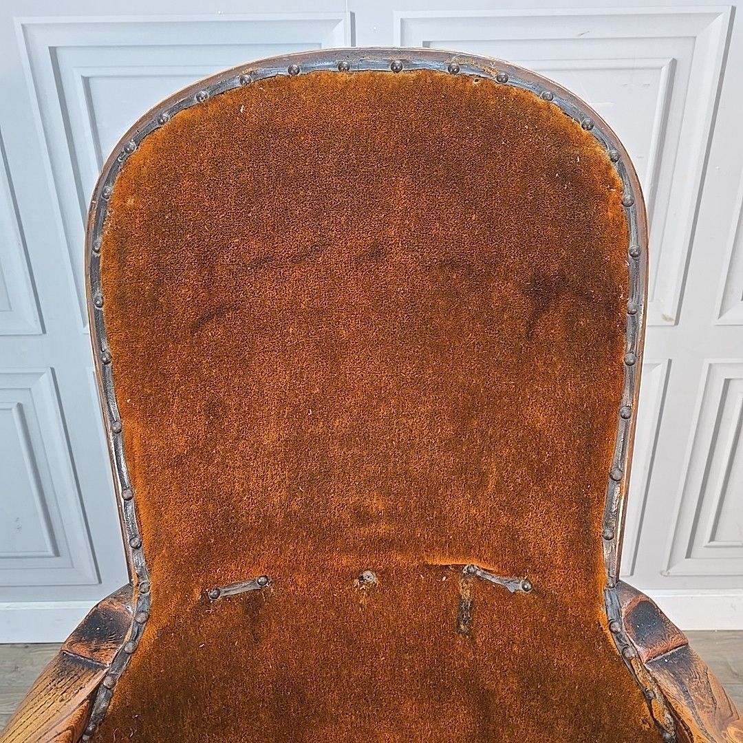 photo furniture Antique Country Broad Armchair Solid Wood High Back Windsor Chair Rustic Vintage