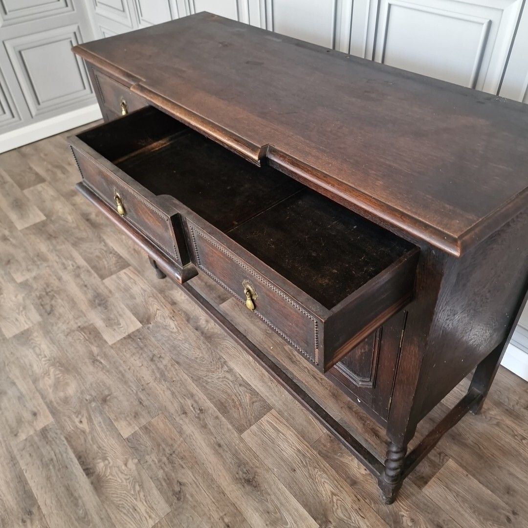 photo vintage Antique Carved Court Cupboard Wood Barley Twist Oak Buffet Cabinet Sideboard