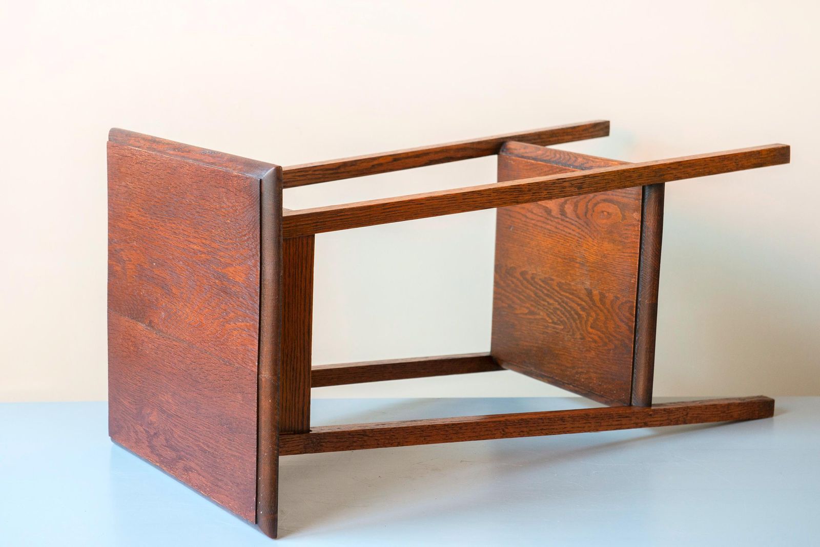 photo for sale Art Deco Bijzettafel   Massief Eiken Plantentafel Met Twee Niveaus   Hoge Vintage Nederlandse Accenttafel